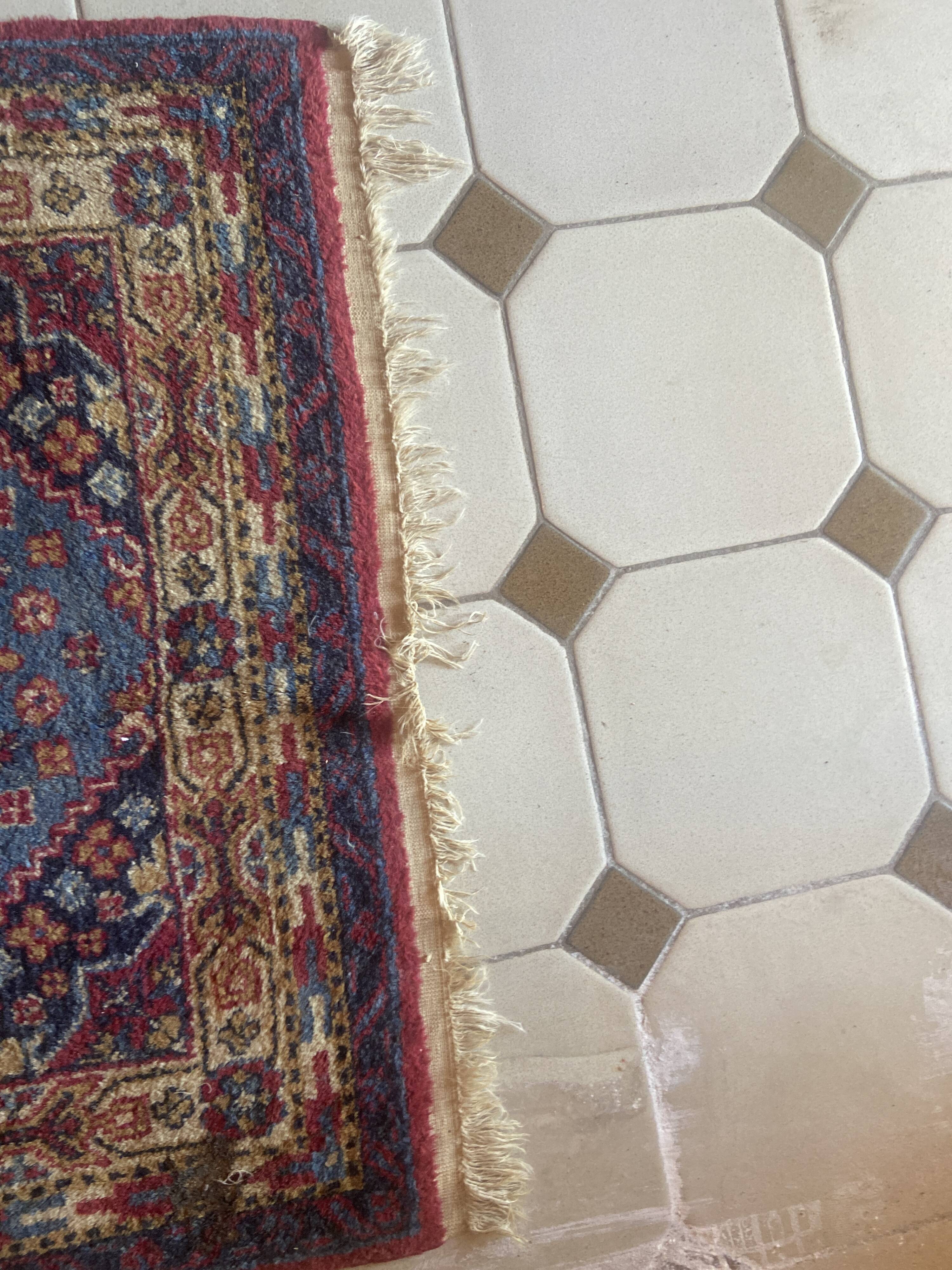 Tapis d'Orient persan ancien en laine à médaillon central