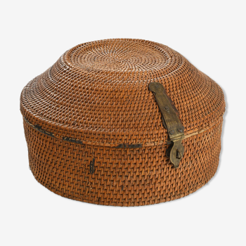 Braided wooden basket with fitting