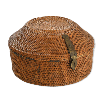 Braided wooden basket with fitting