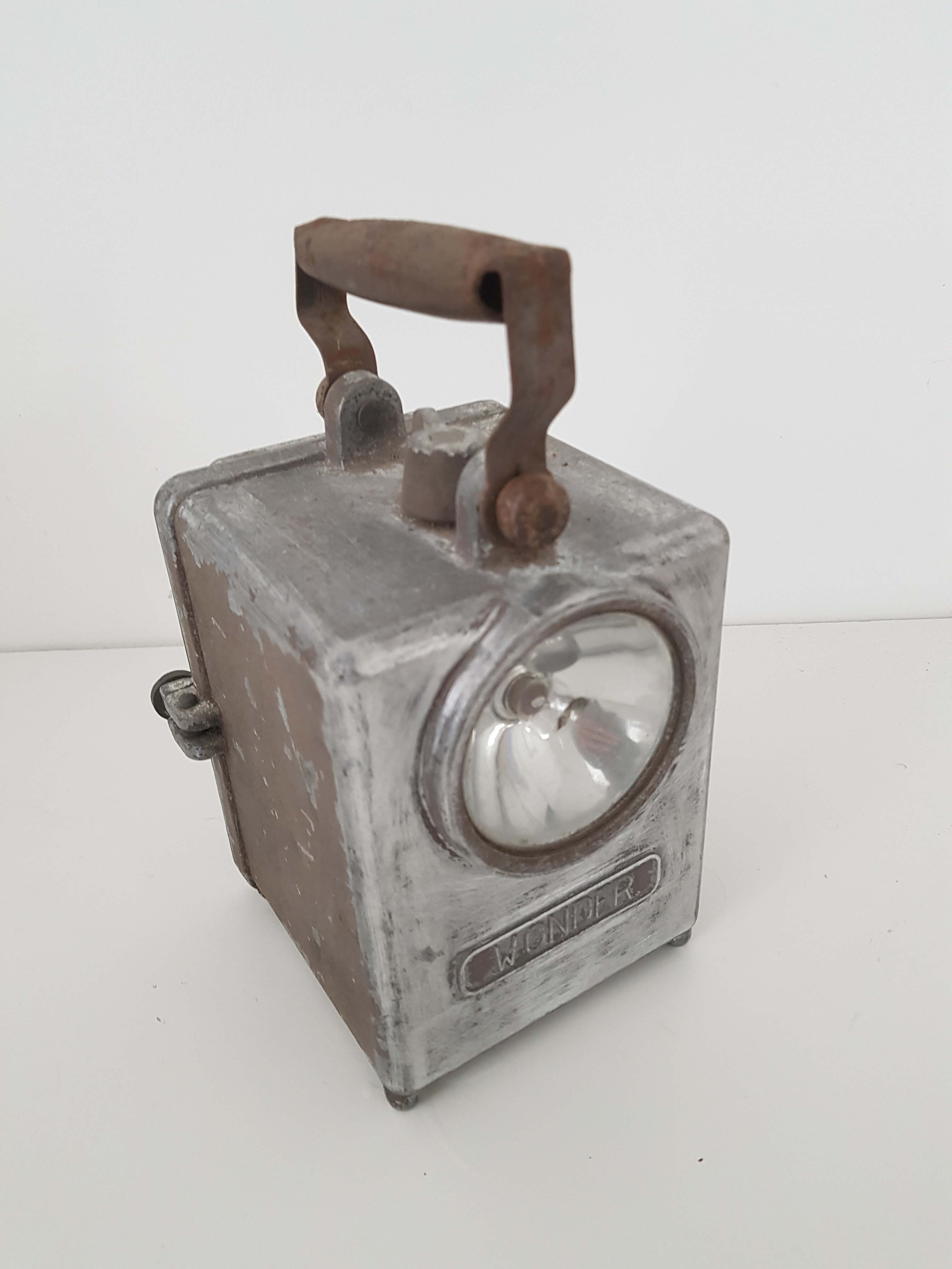 1940 portable railway lamp