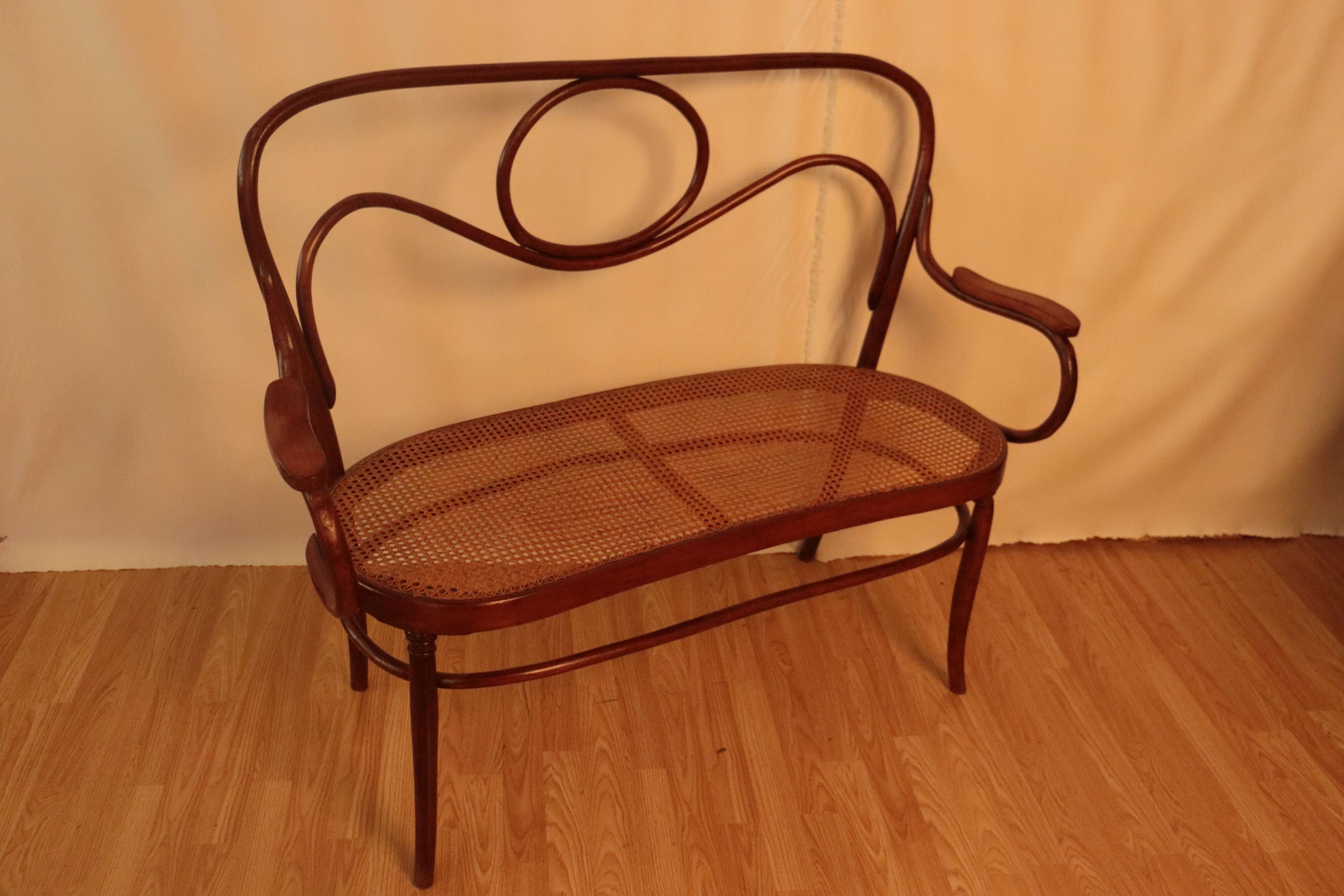 Bench n°18 curved wood