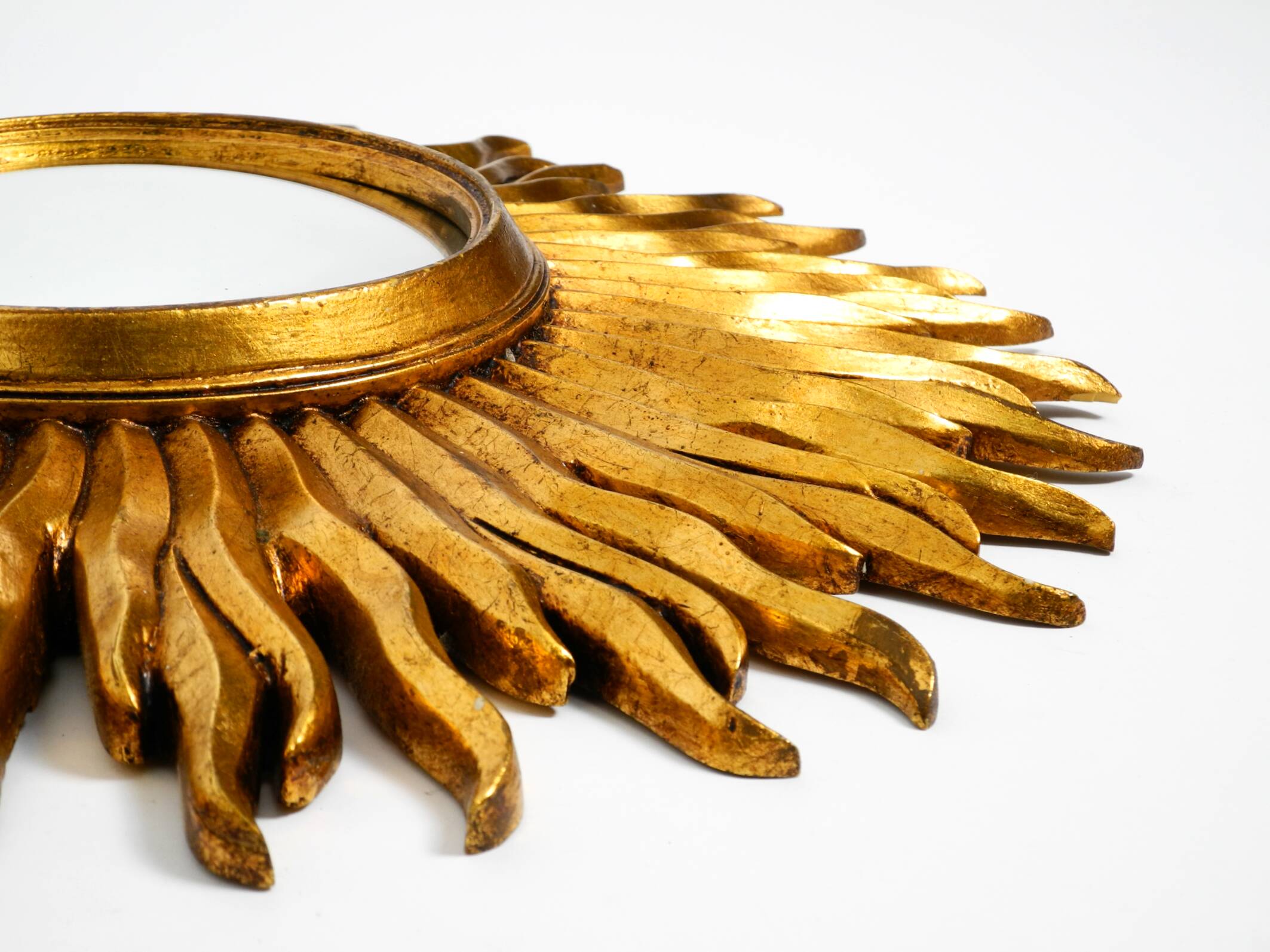 Mid Century Sunburst Kovex wall mirror made of wood and resin - gold plated