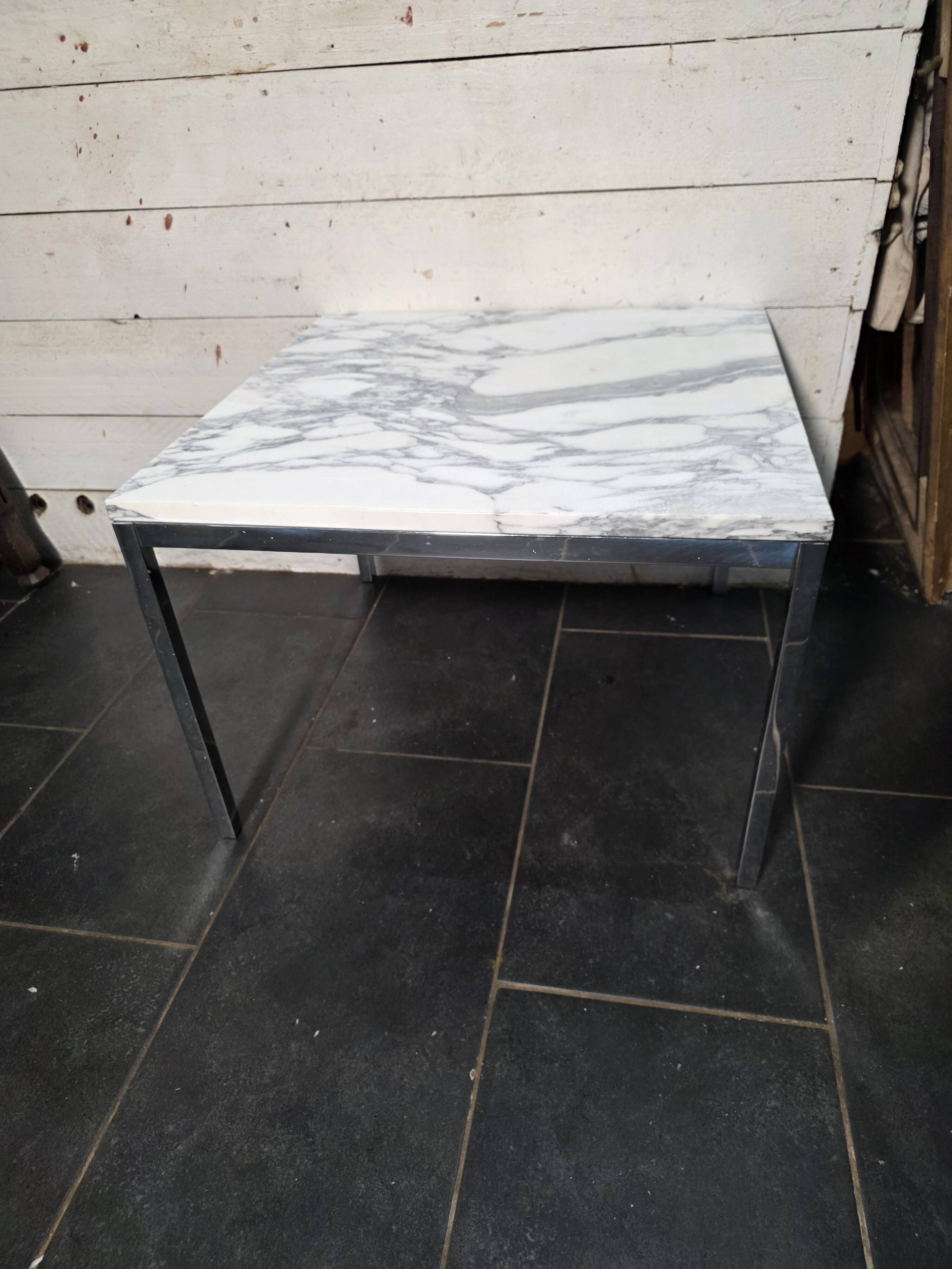 Table basse Roche Bobois en métal chromé dessus marbre,  1970