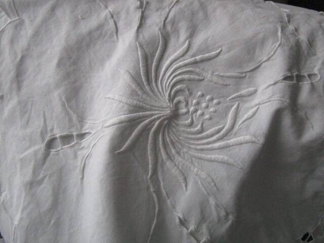 Nappe ancienne brodée ronde 200cm