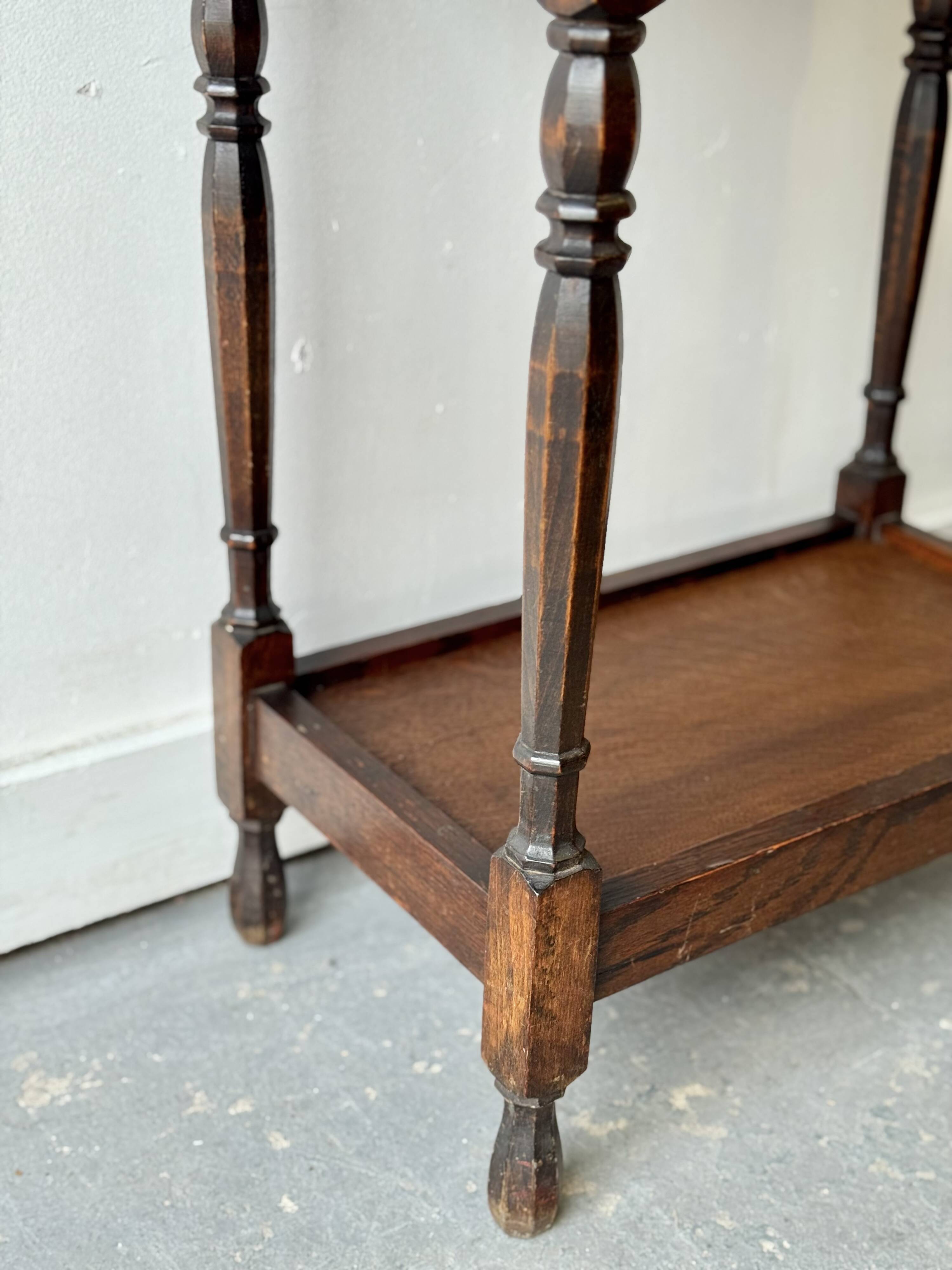 Table d'appoint ancienne en bois à 2 niveaux