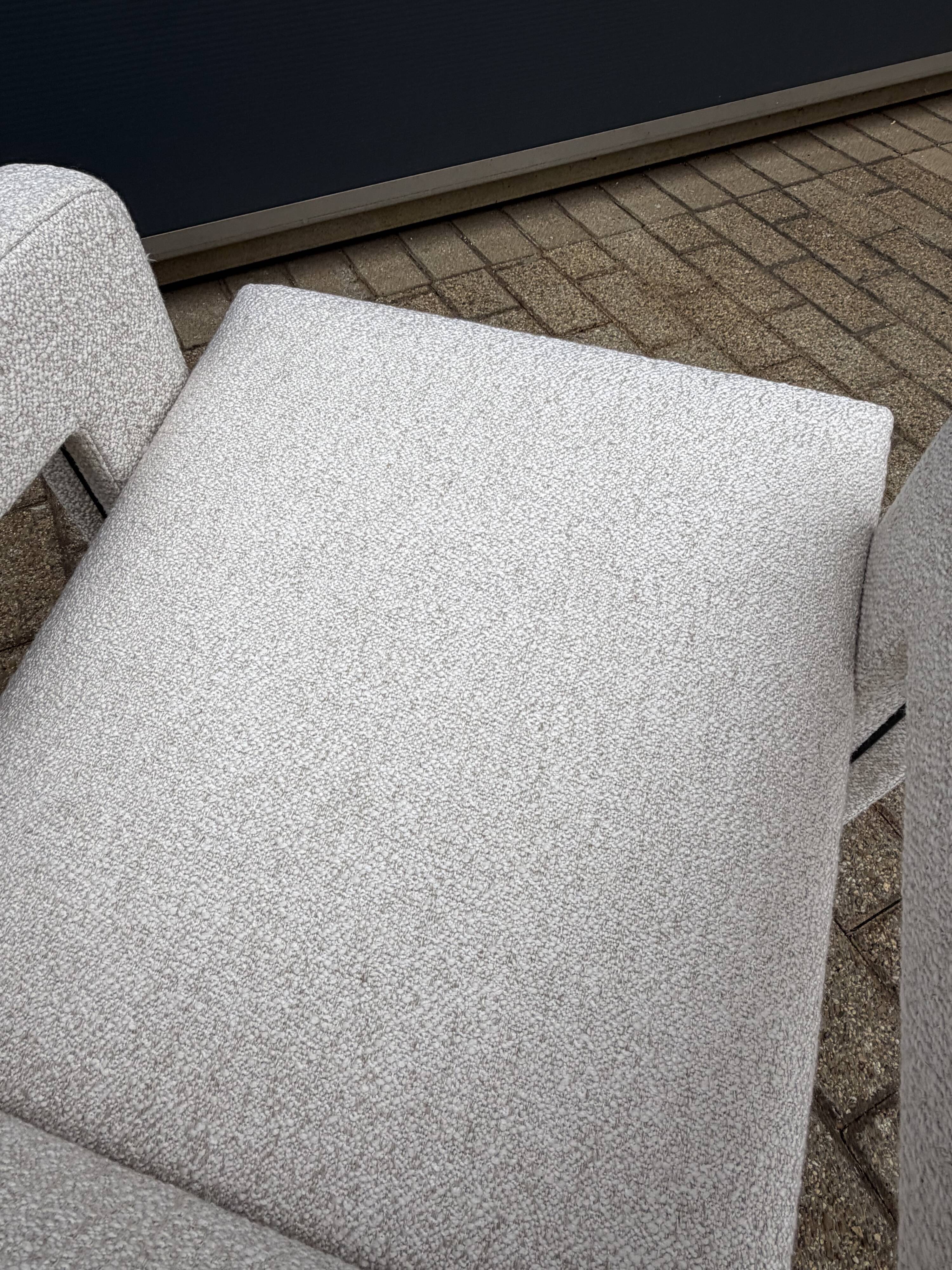 2x Cassina Utrecht chair in beige bouclé, Gerrit Rietveld. In NEW CONDITION!!