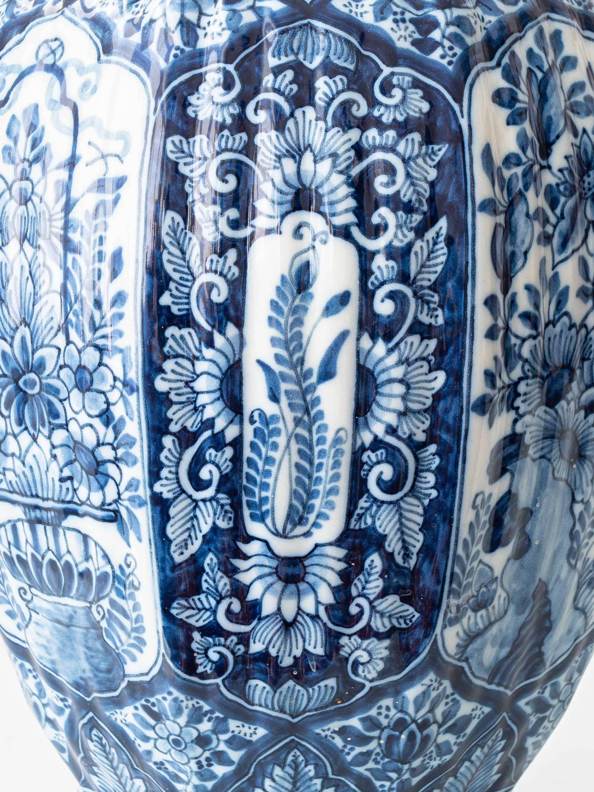 Vintage table lamp in blue and white ceramic from Delft, signed Makkum, hand-painted, 1950s
