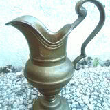 Cruche  en laiton