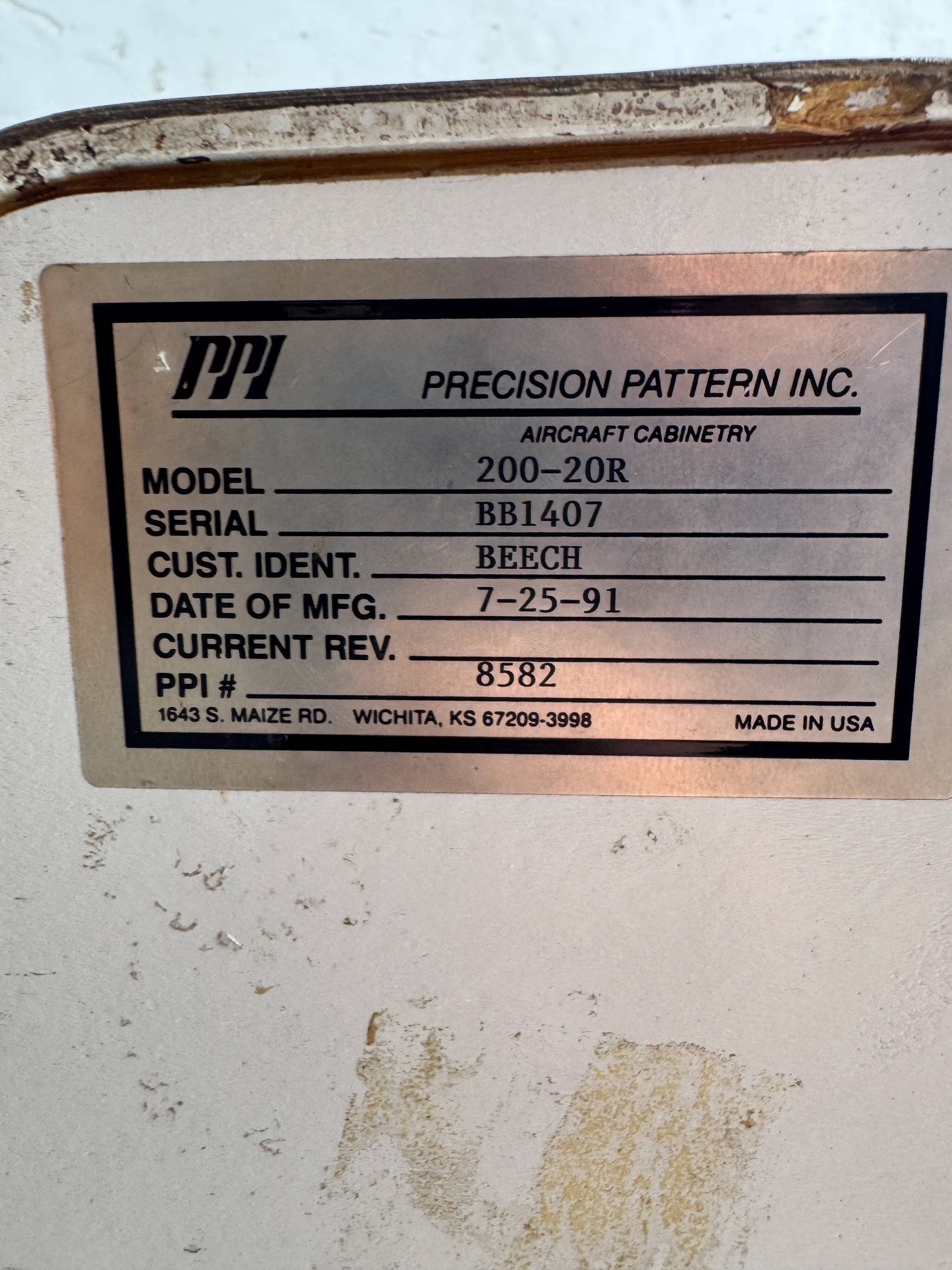 Meuble à tiroirs de cabine d’avion Precision Pattern Inc.