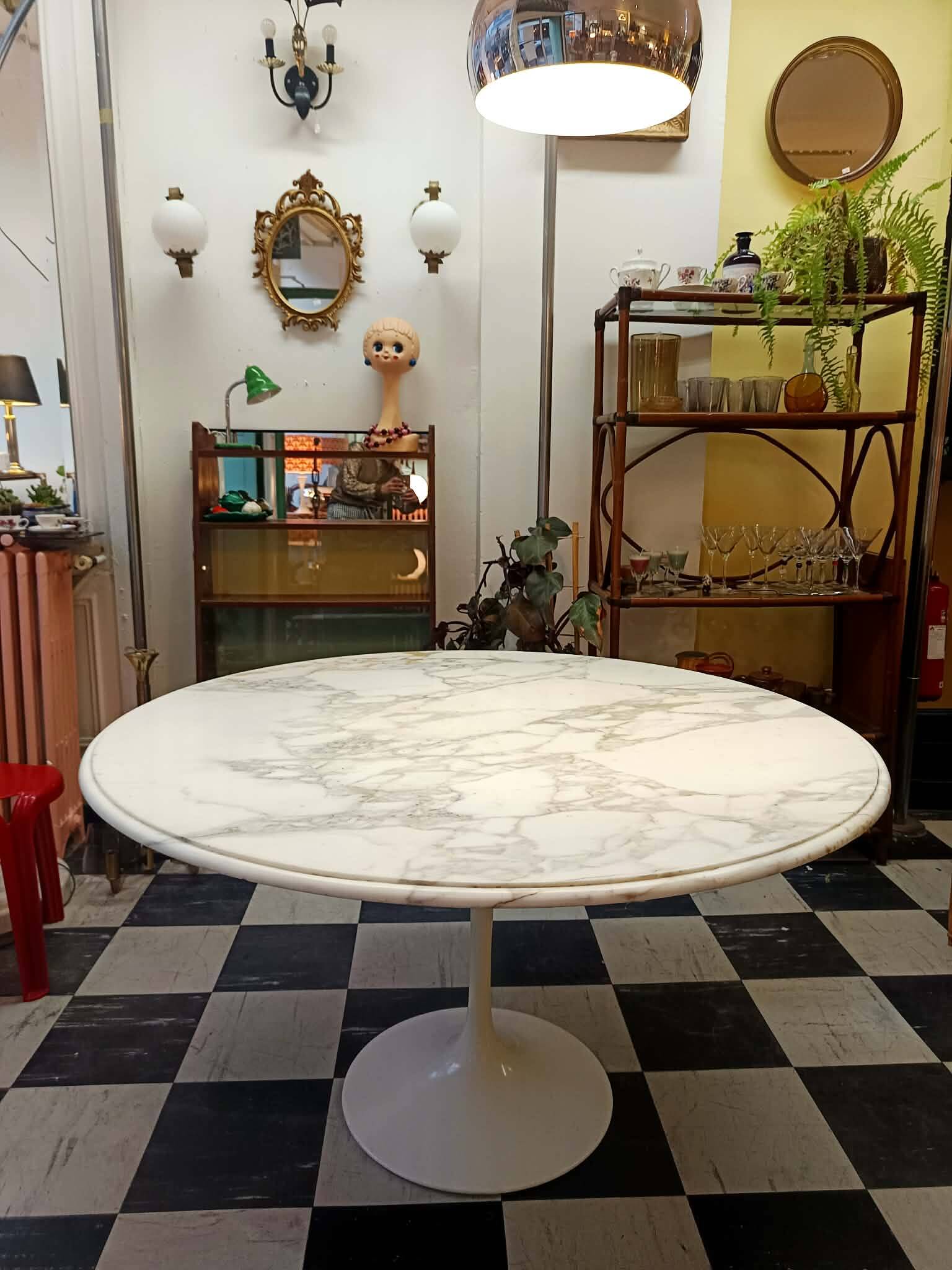 Tulip table Knoll Saarinen 1960 white marble