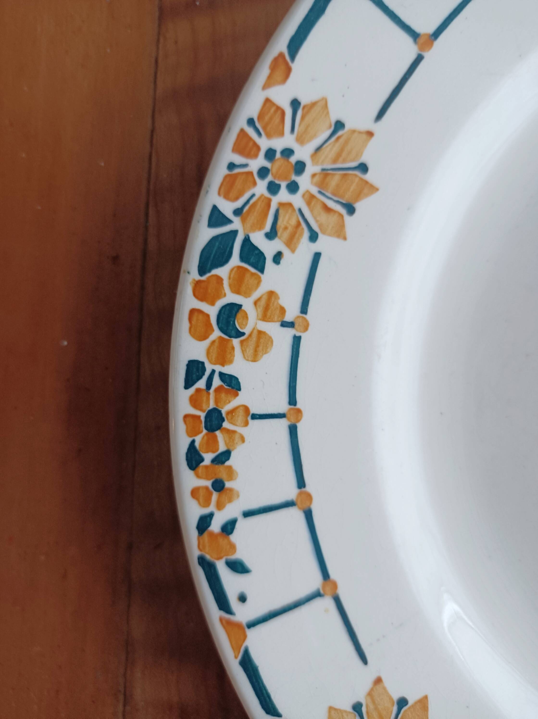 Set of 6 Ceranord dinner plates