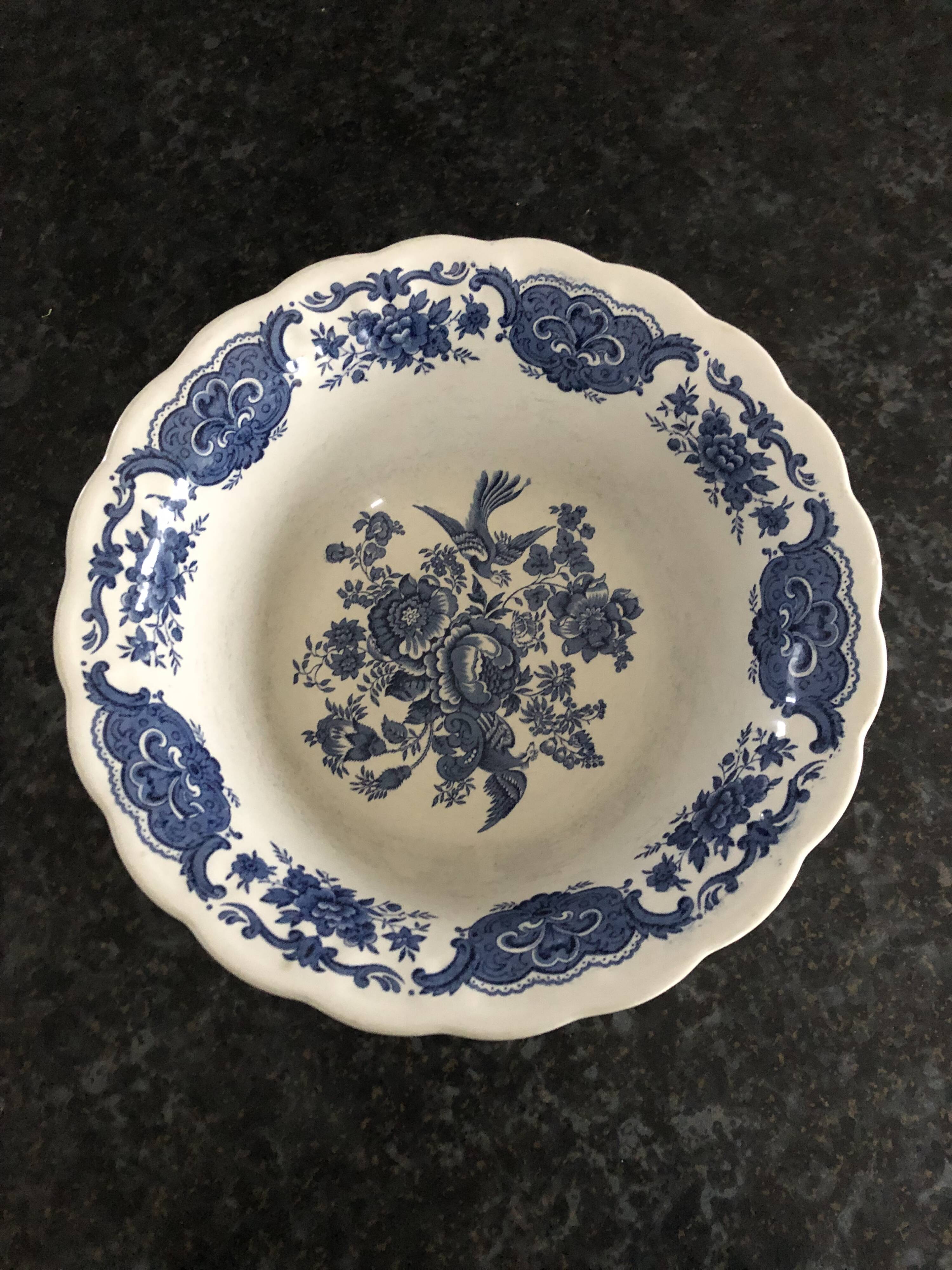 Staffordshire Ridgway porcelain salad bowl or dish model Windsor