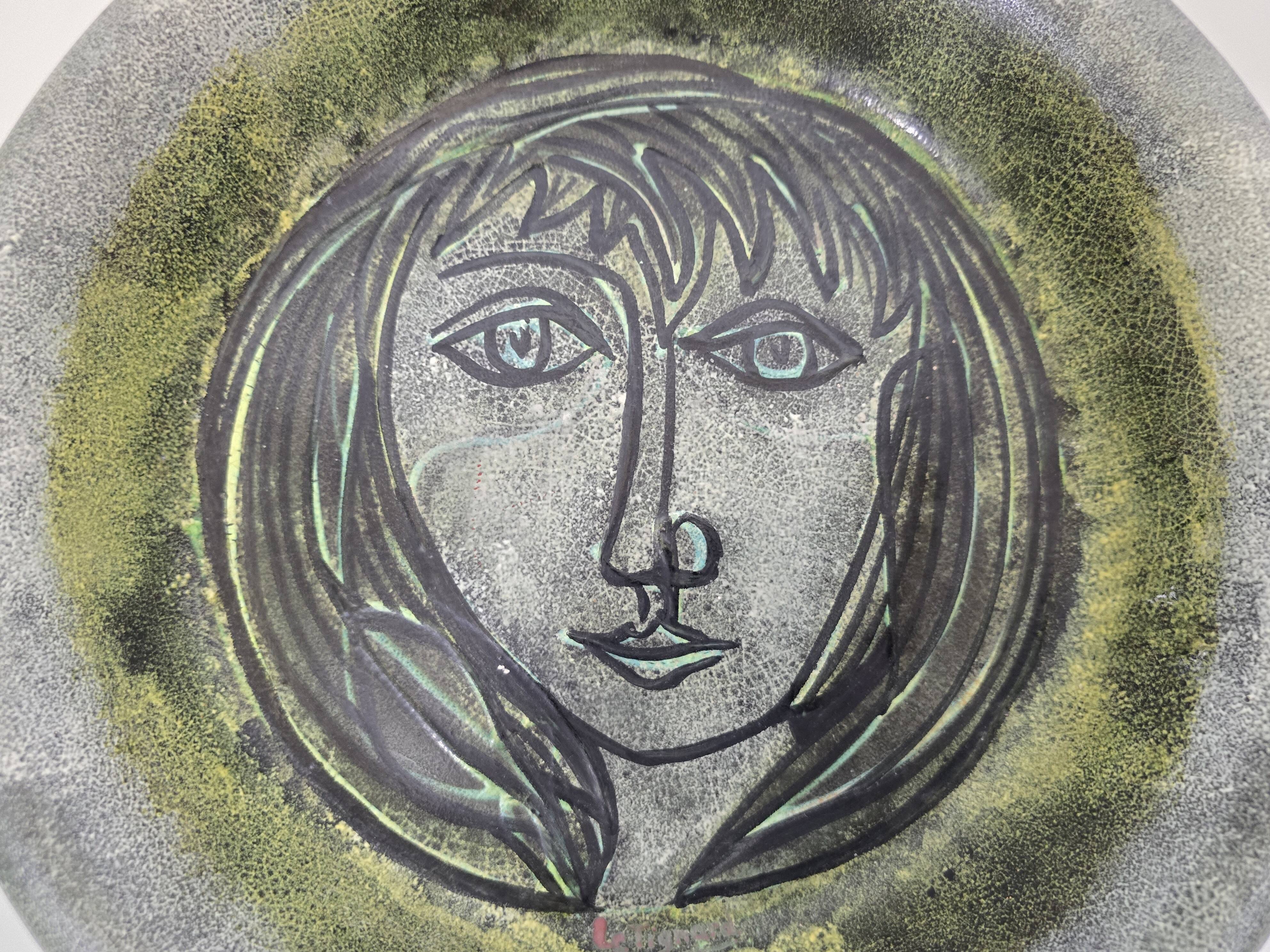Decorative dish with a woman's face signed Le Tignard – Accolay, France 1970