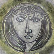 Decorative dish with a woman's face signed Le Tignard – Accolay, France 1970