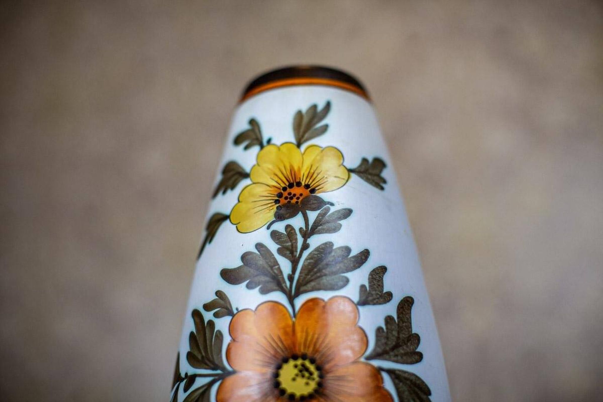 Vase en céramique à motifs floraux, années 1950
