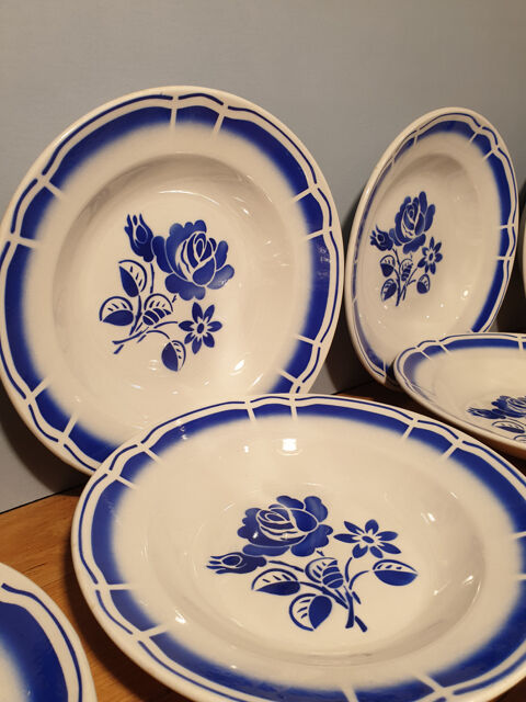 Suite de 12 assiettes creuses Badonviller