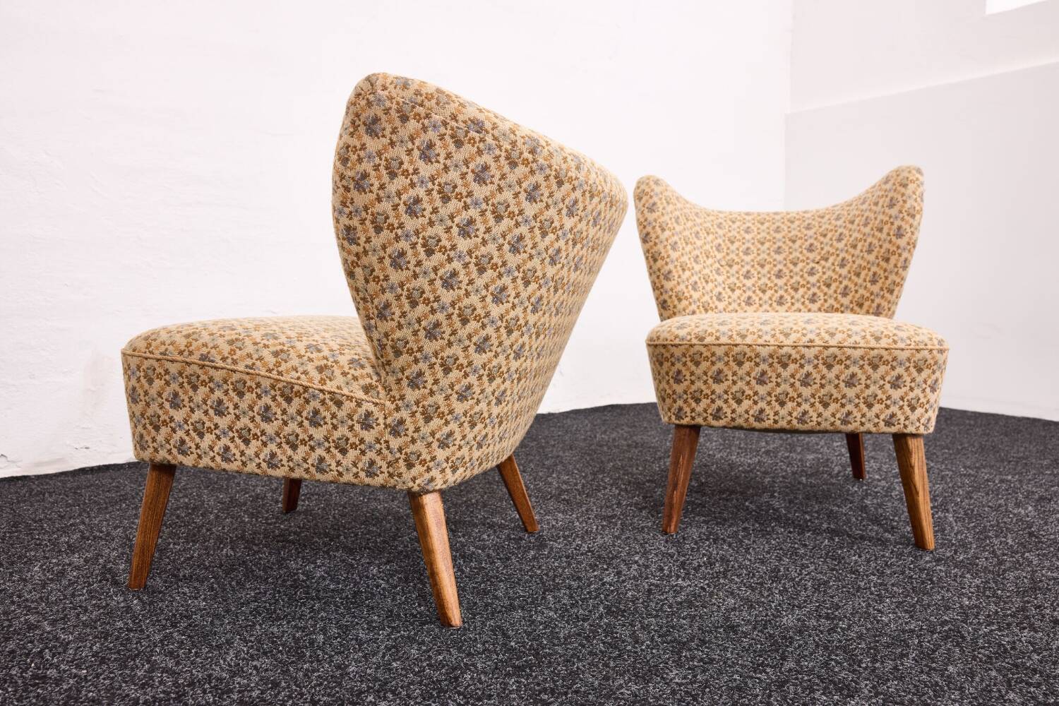 Ensemble canapé et fauteuil cocktail suédois, années 1950 – Dossier courbé