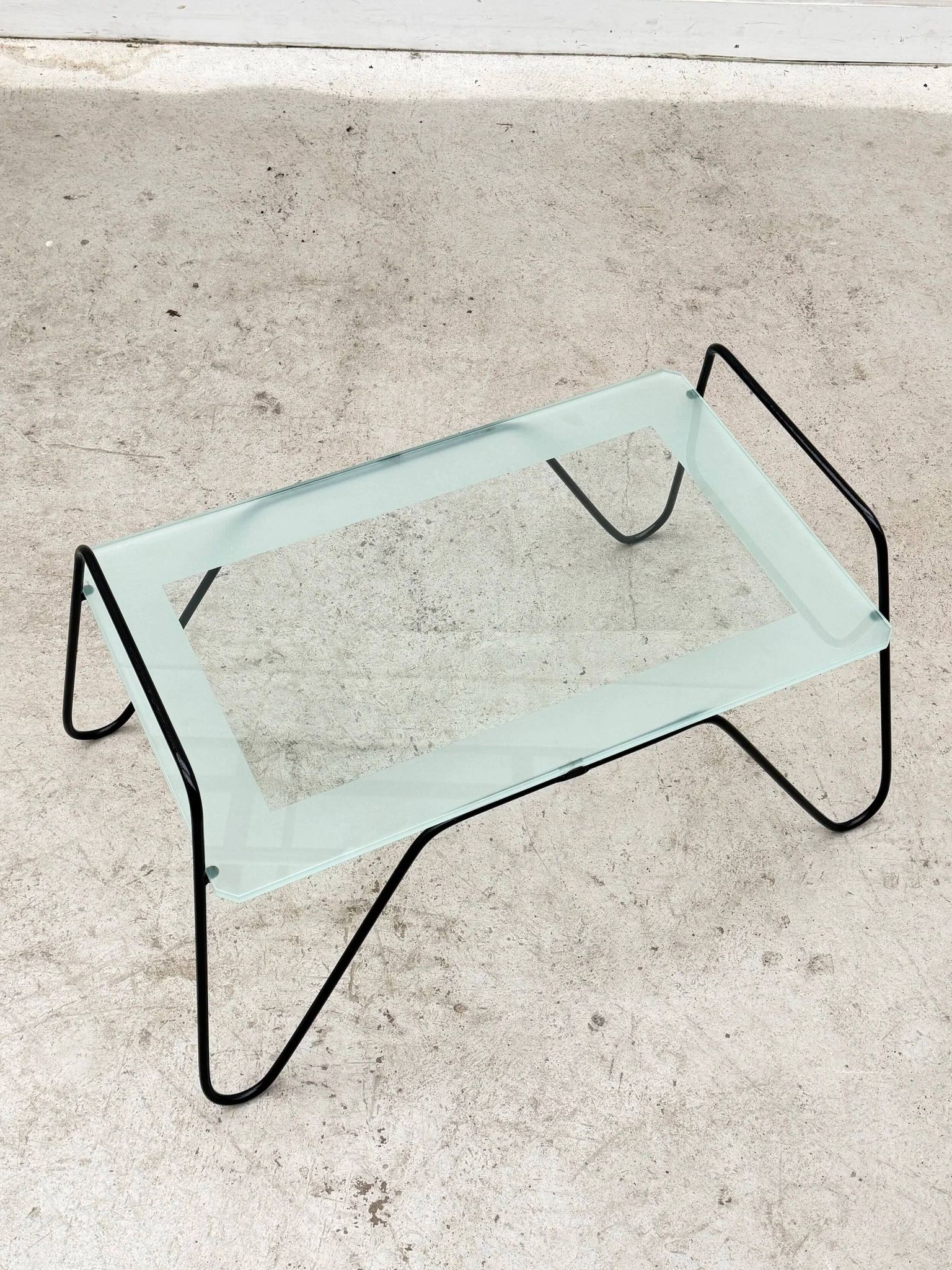 Table basse en métal et verre, France 1950