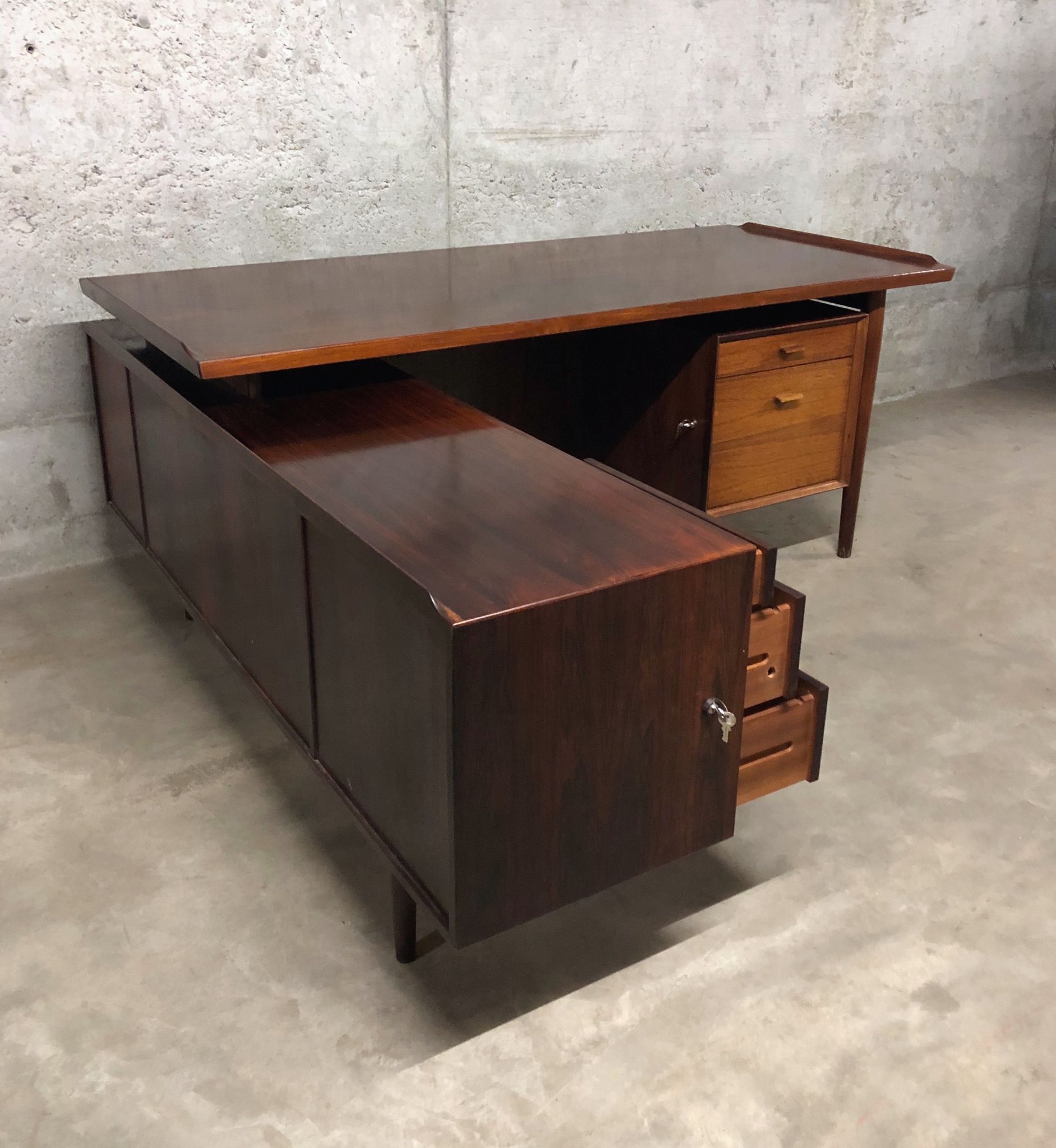 Executive desk in rosewood by Arne Vodder for Sibast Møbler