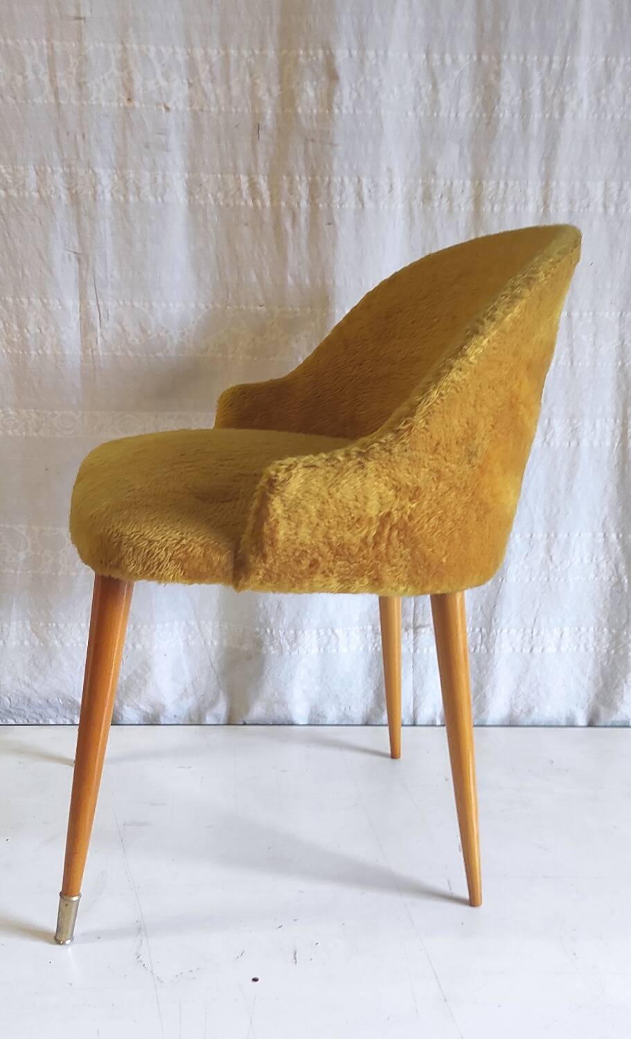 Vintage chair in wood and old gold fur - 50s/60s