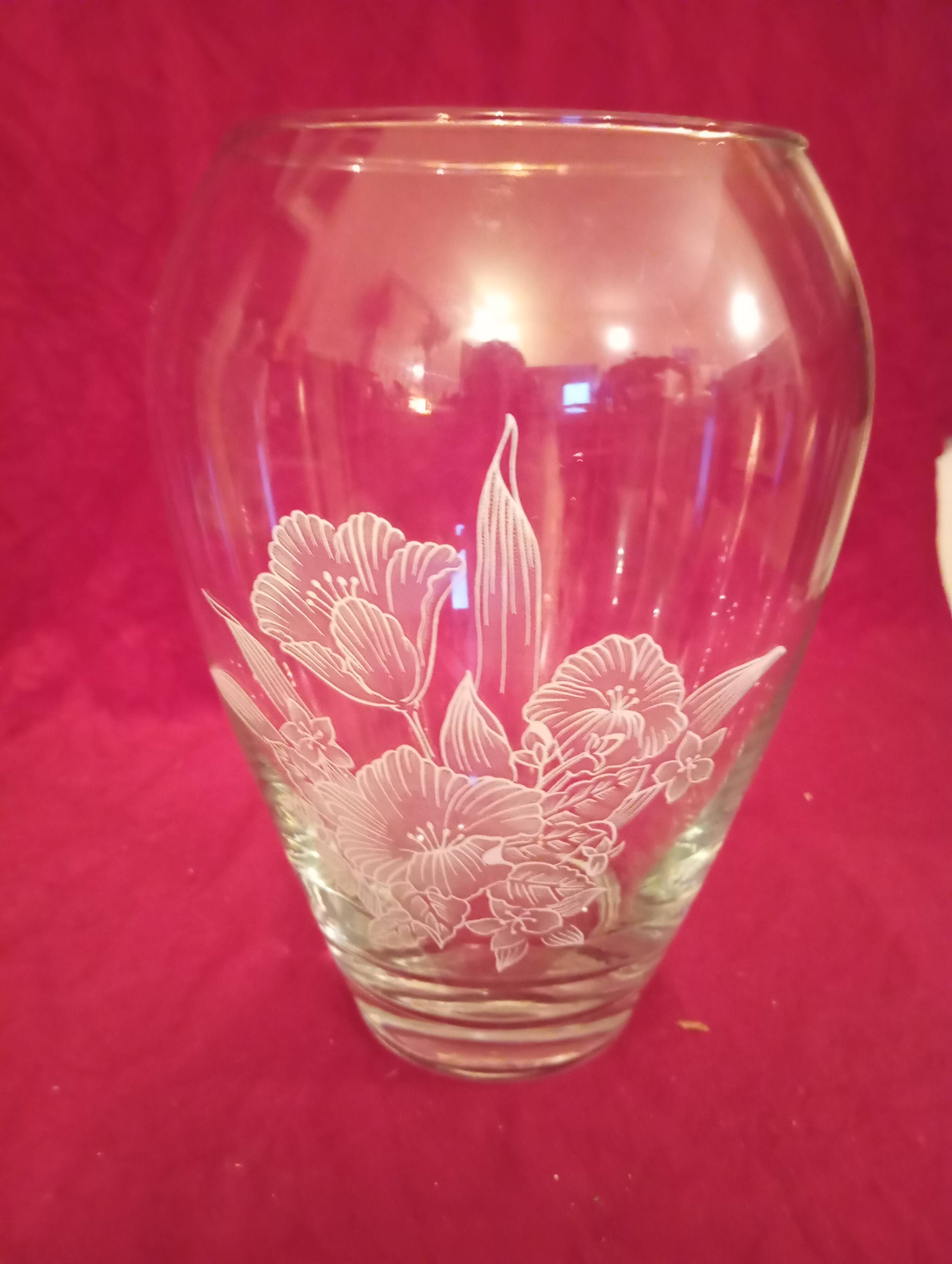 Engraved glass vase with floral pattern
