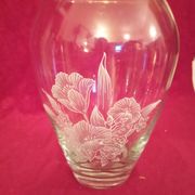 Vase en verre grave motif florale