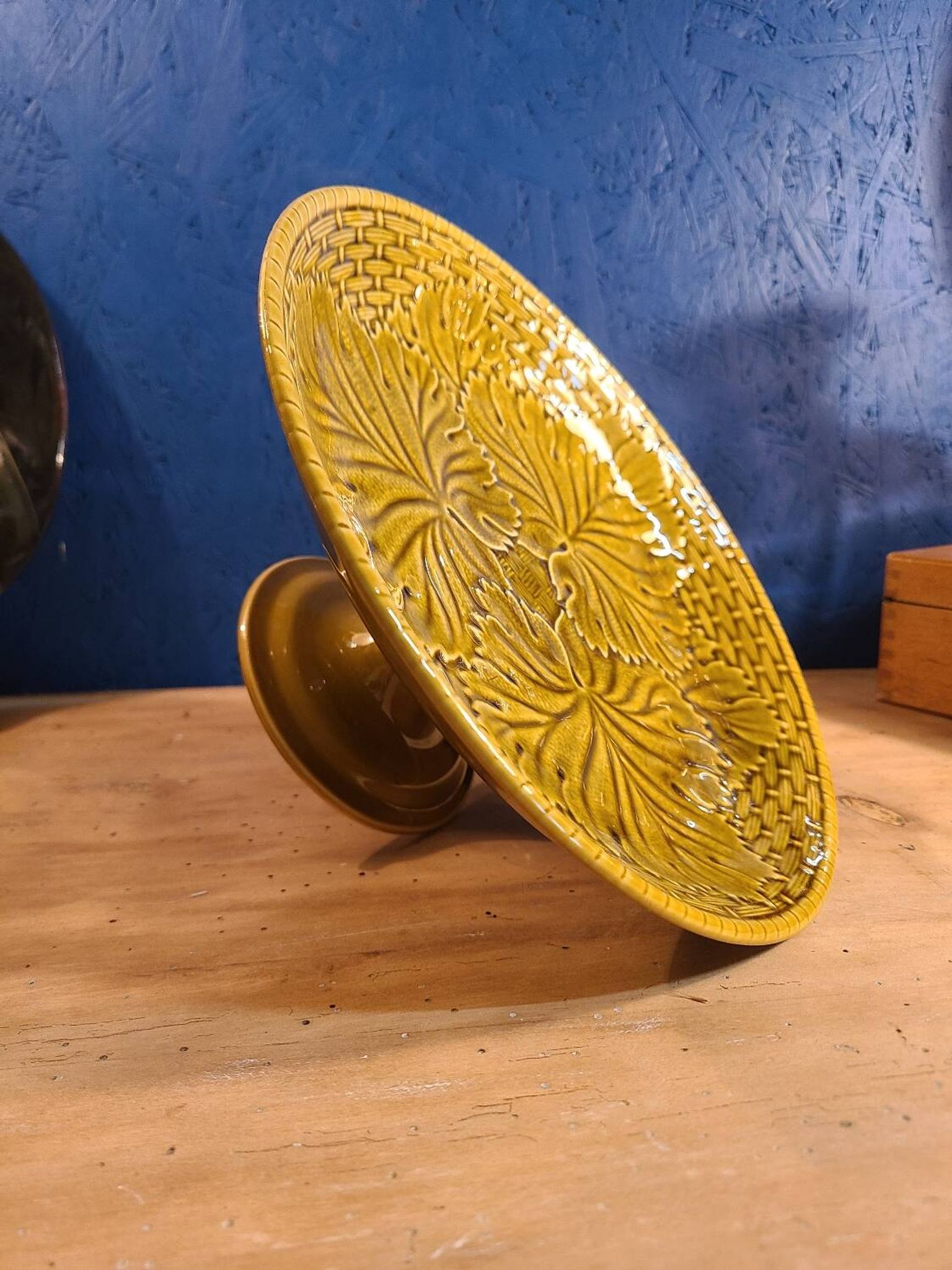 Gien footed dish.