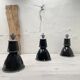Suite de trois lampes industrielles.