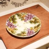 Antique slip plate – Vine leaves and bunches of grapes