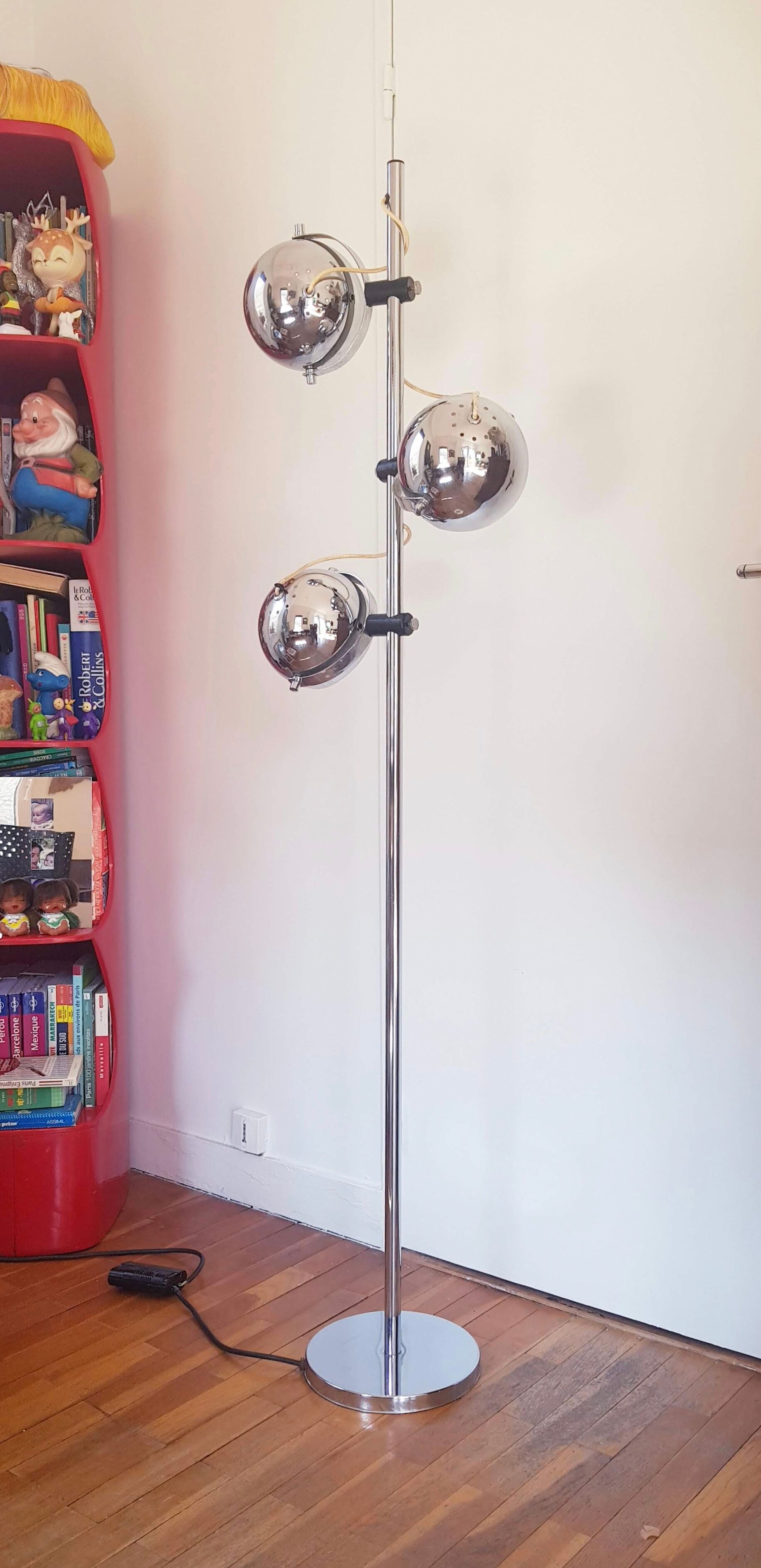 70s lamppost with 3 chrome round spots