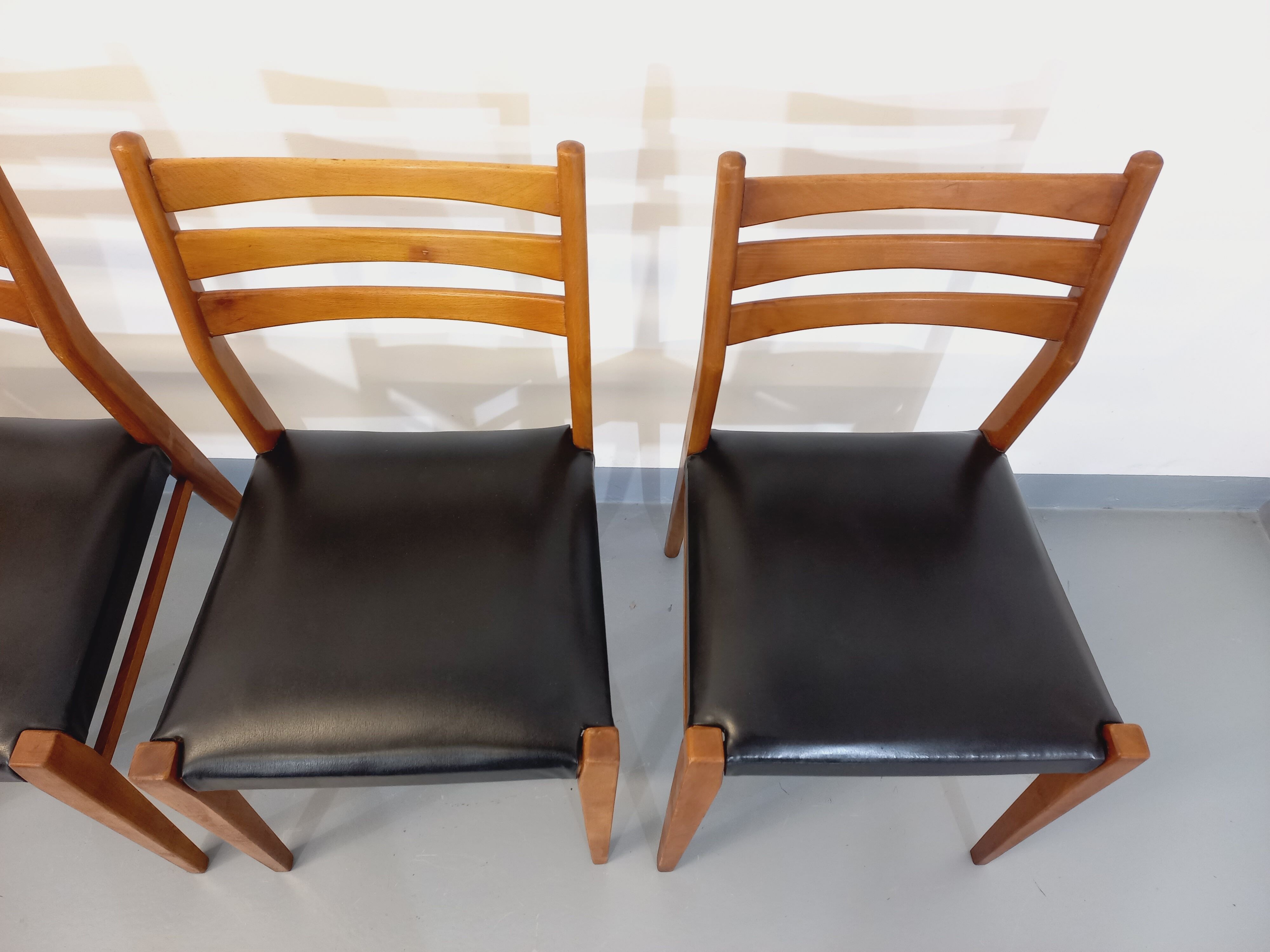 Suite of 4 scandinavian wooden chairs and skai from the 50/60s
