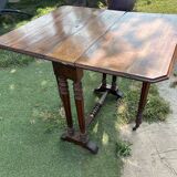 Folding side table on wheels