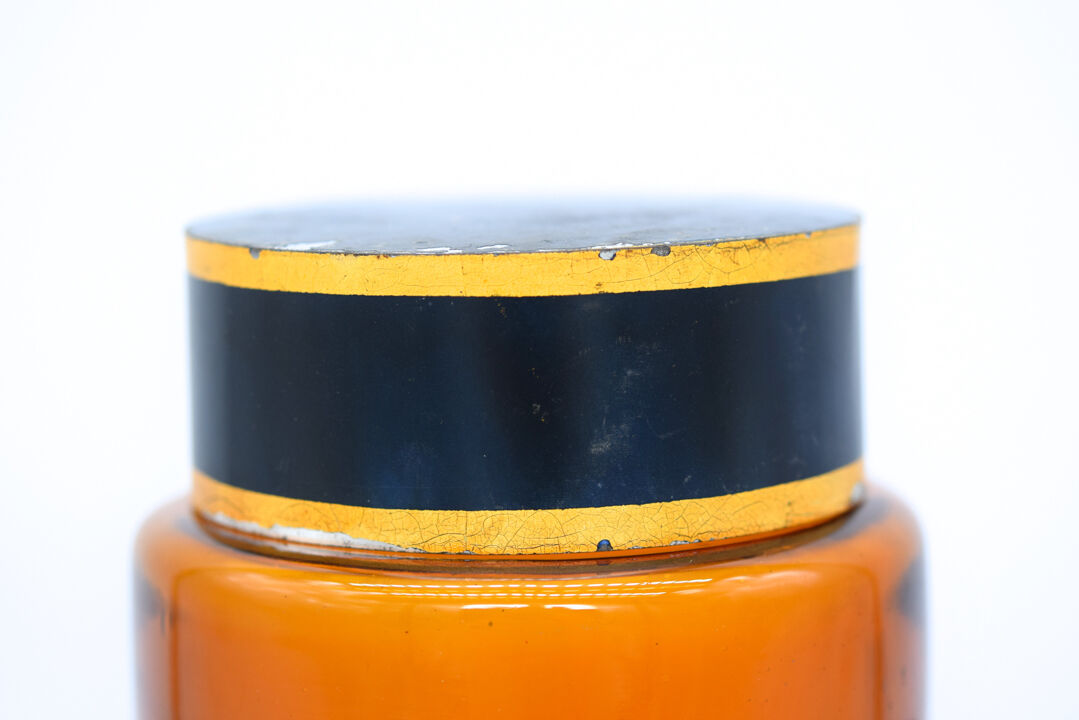 Pharmacy/apothecary old amber glass pot