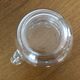 Cruche en verre taillé avec anse