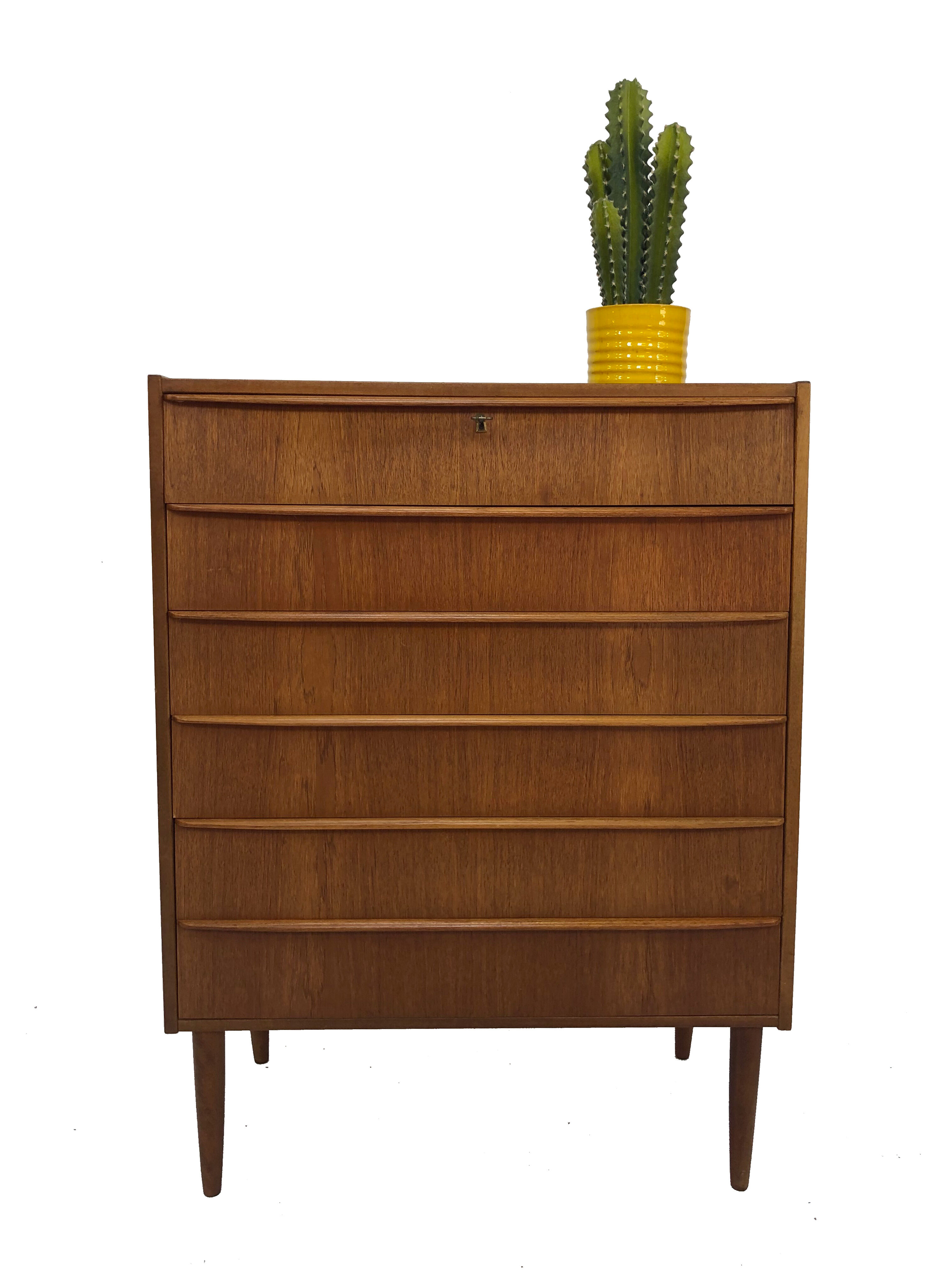 Dresser in teak