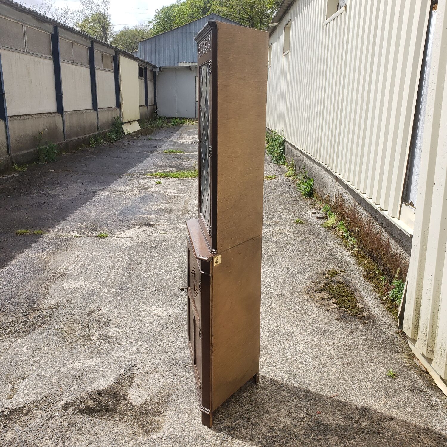 Corner display cabinet