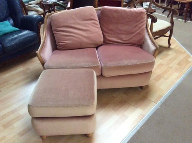 Velvet sofa and its ottoman