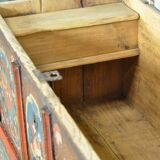 Coffre de mariage d'art populaire, daté de 1718