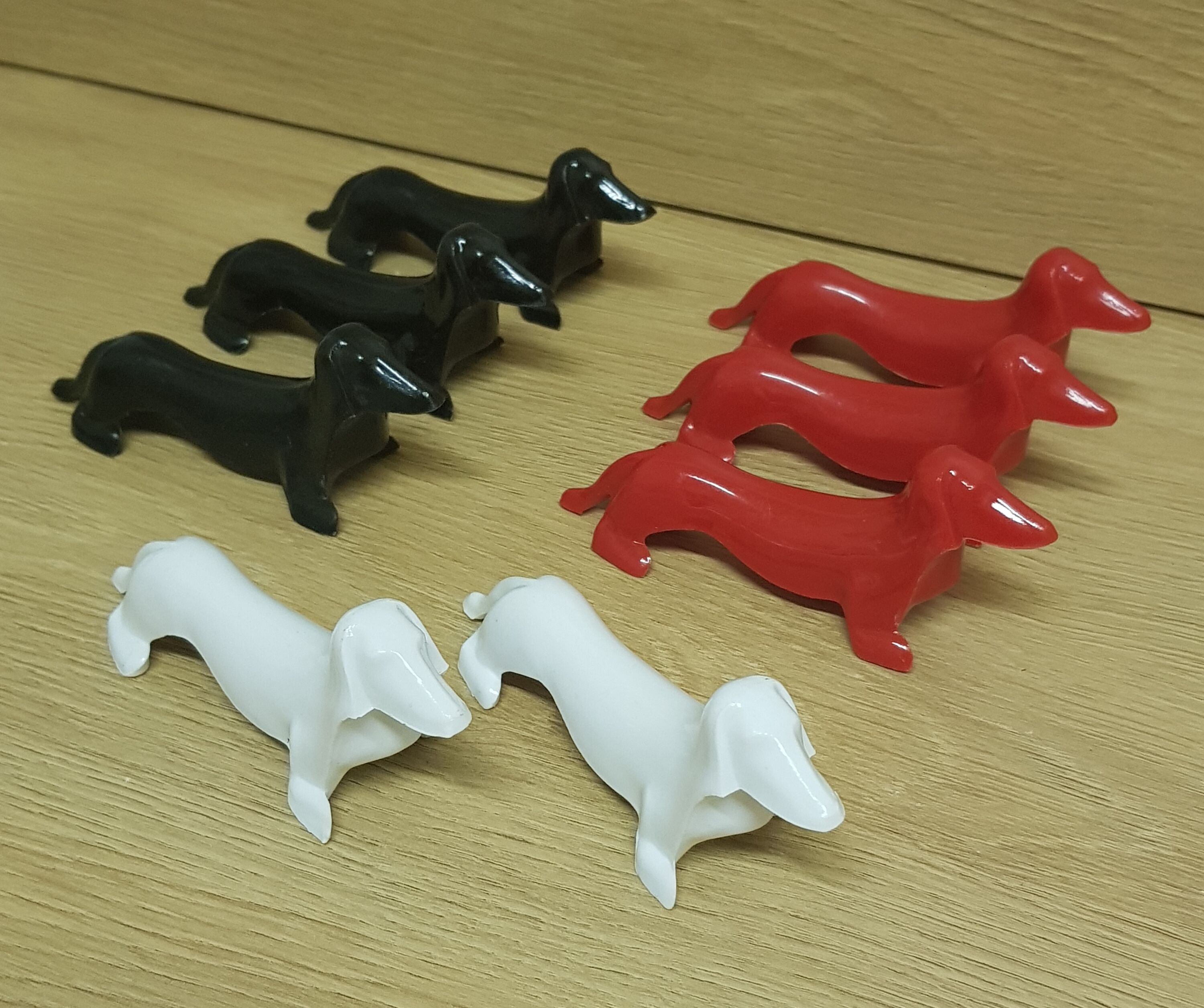 Plexiglass sausage dog cutlery rests