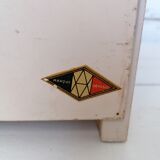 Small storage unit to lay