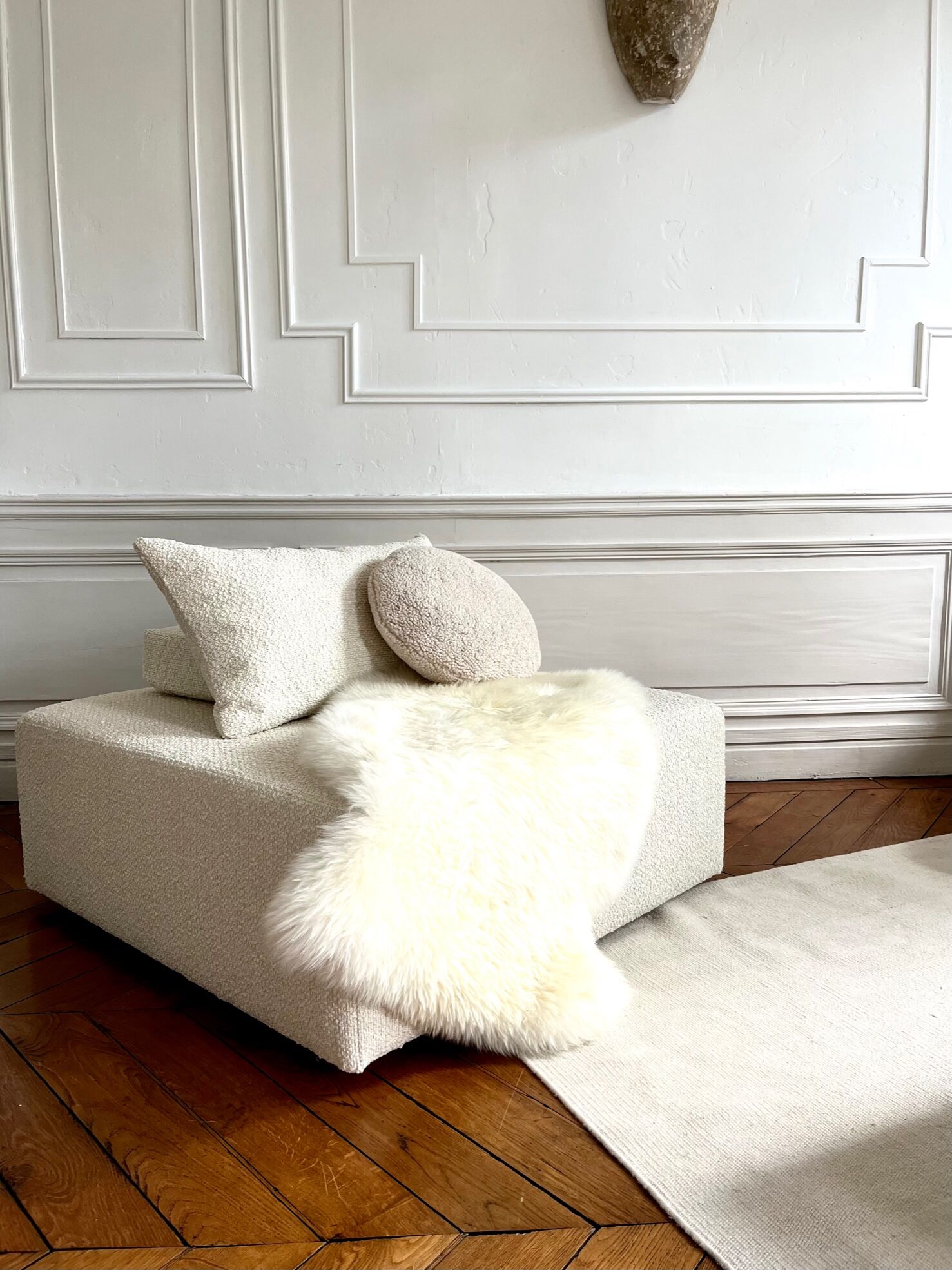 Square ottoman and its cushions in buckle fabric