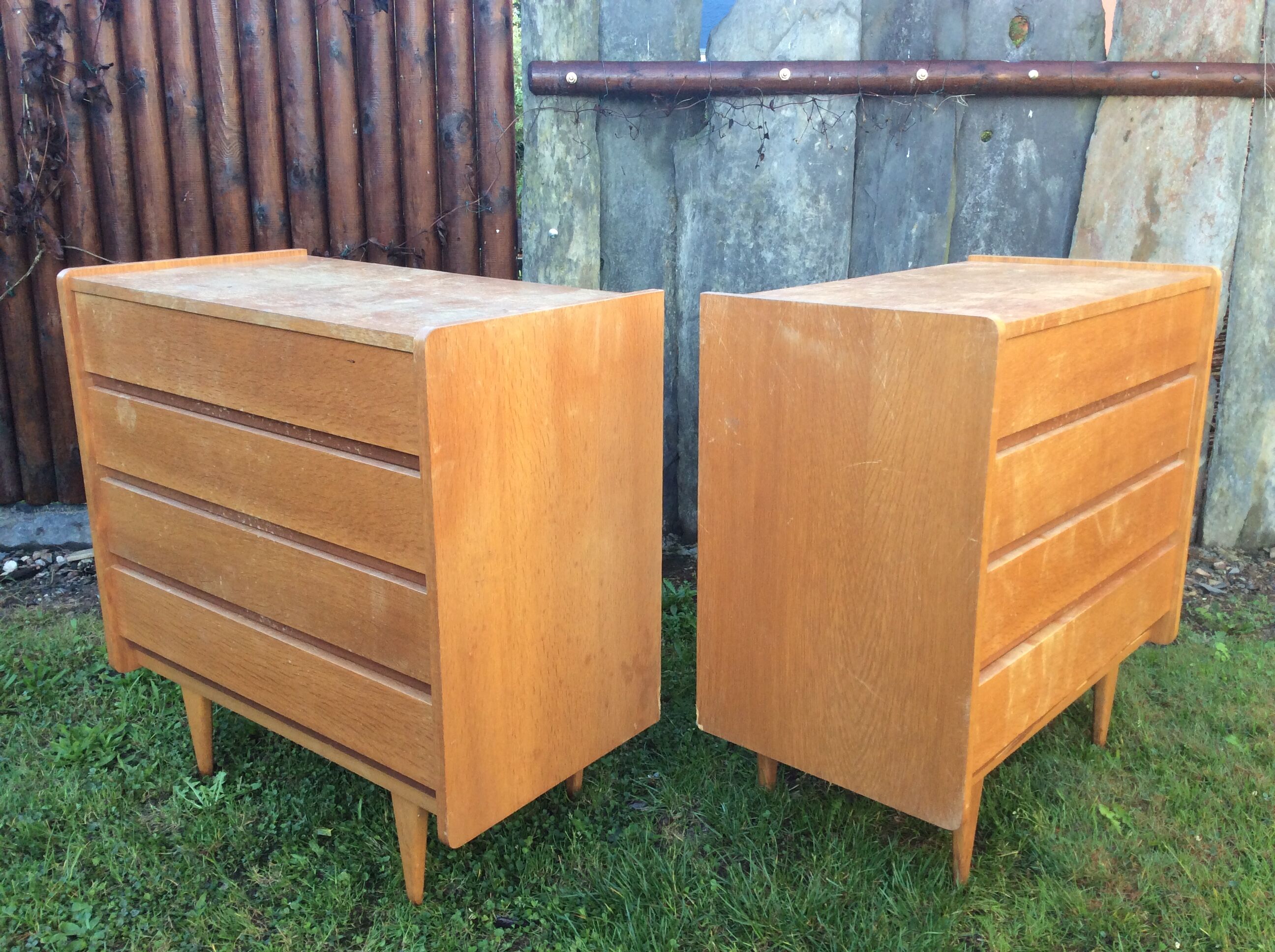 Vintage commodes (duo) in oak with 4 drawers.