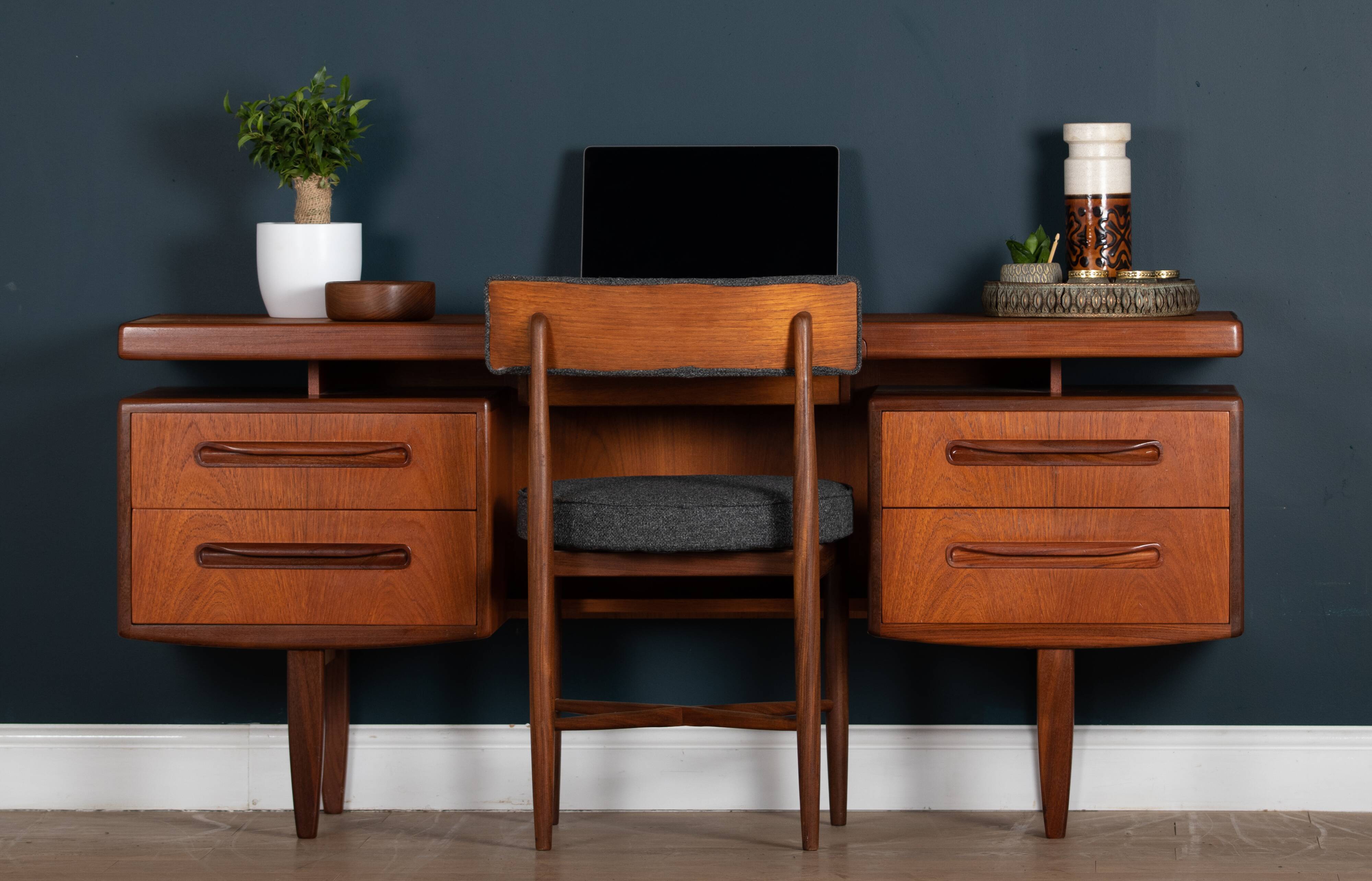 Bureau par Victor Wilkins pour G-plan