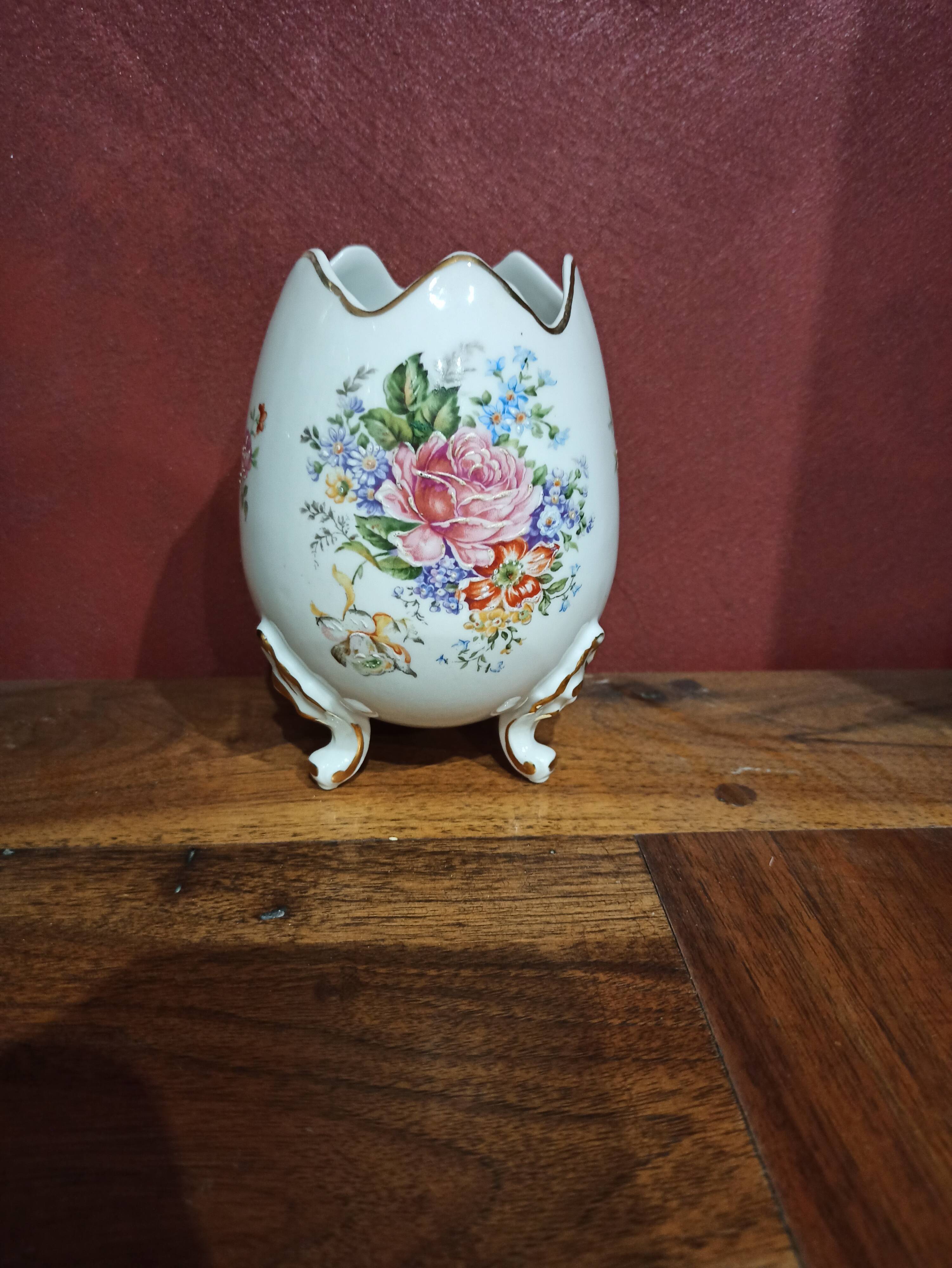 Egg vase in porksouthella
