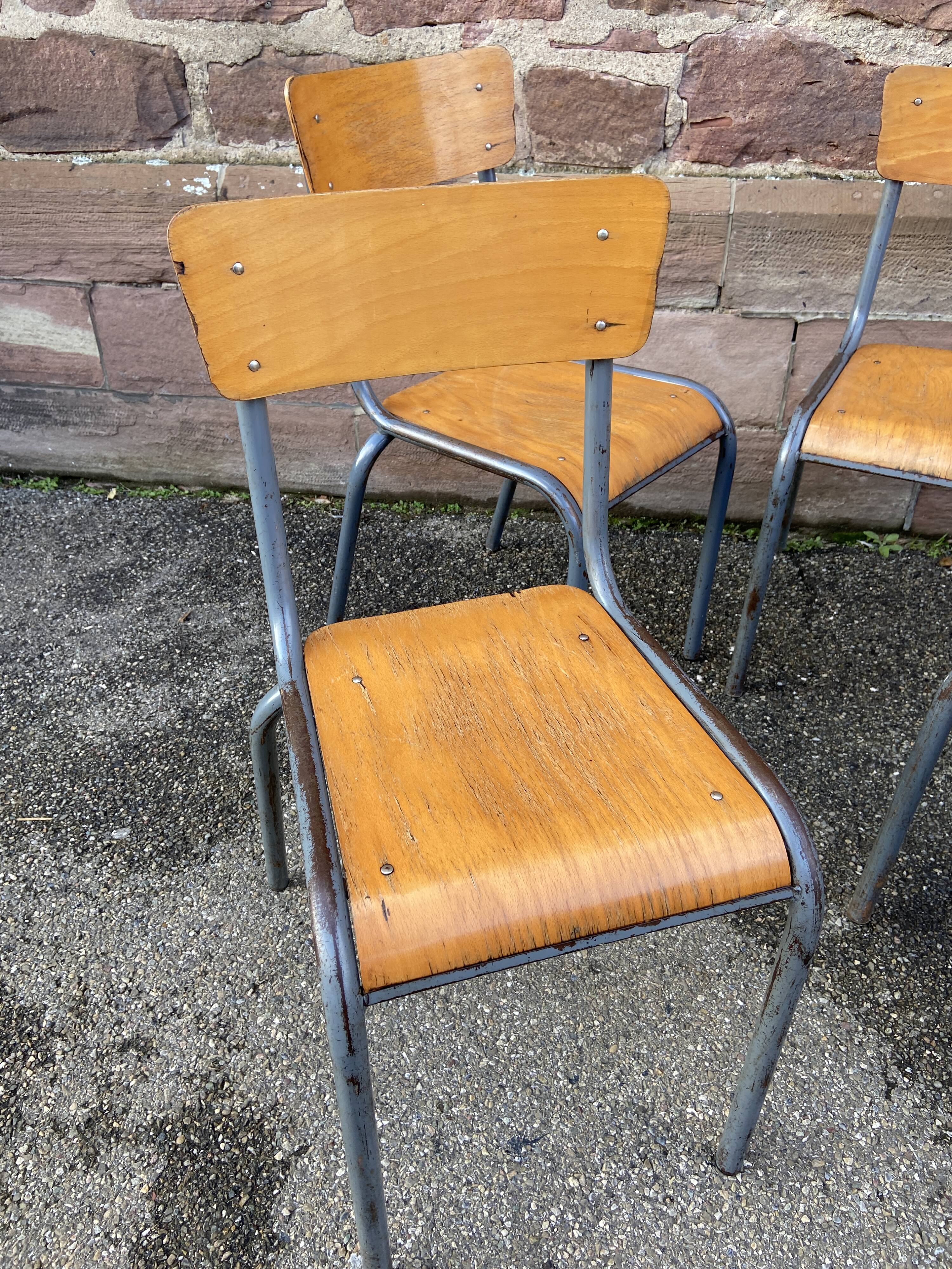 4 chaises d'école Vintage