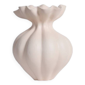 Vase blanc mat sculptural, décoration intérieure minimaliste moderne