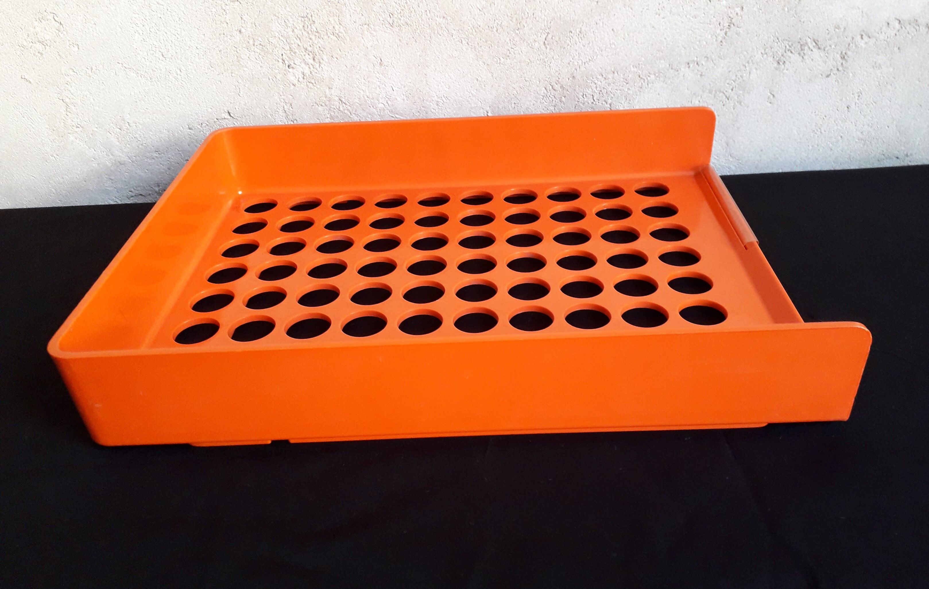 Orange mail bench design Roger Tallon