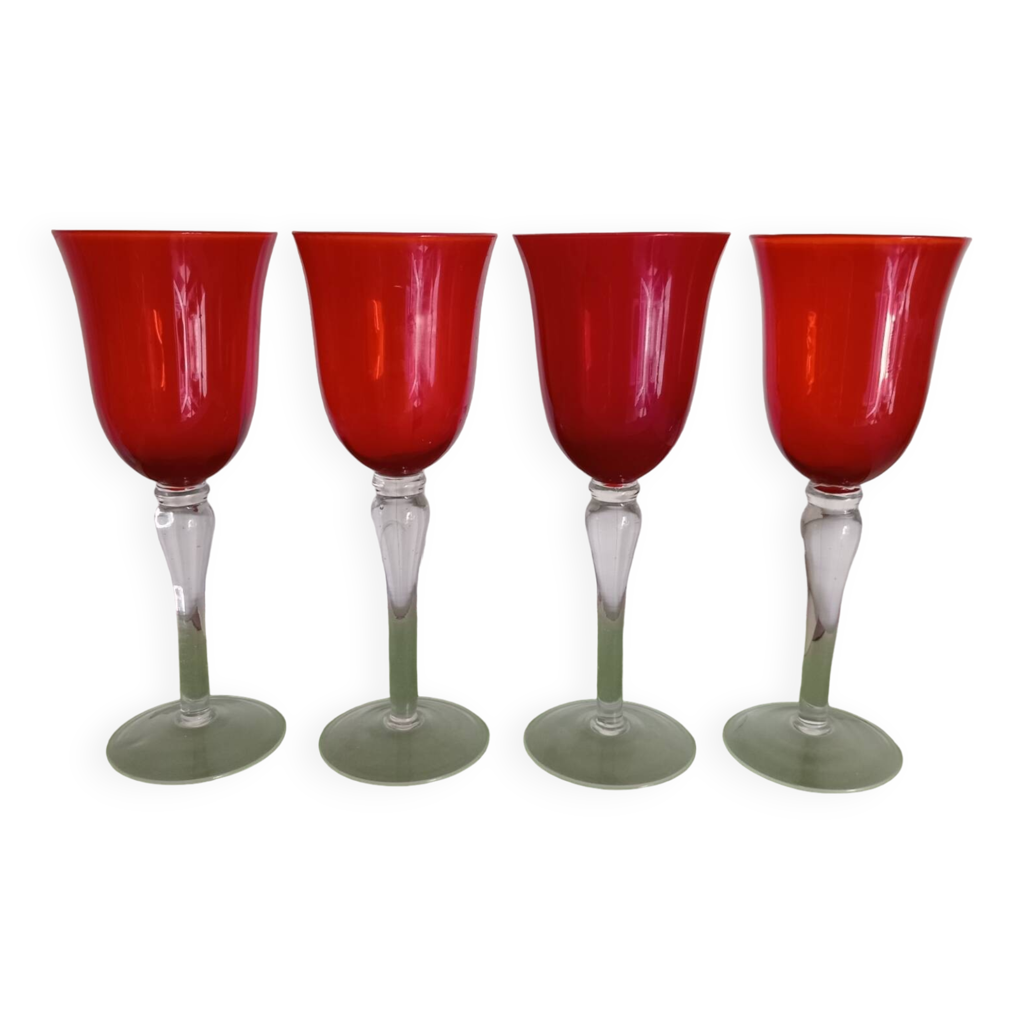 Glasses / 4 stemmed glasses