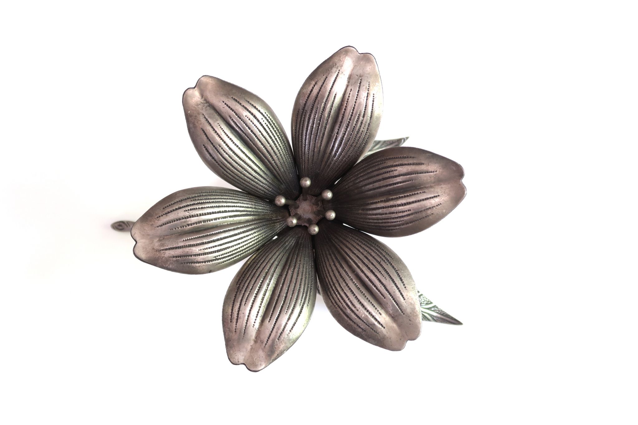 Fleur cendrier en métal argenté 6 pétales années 60