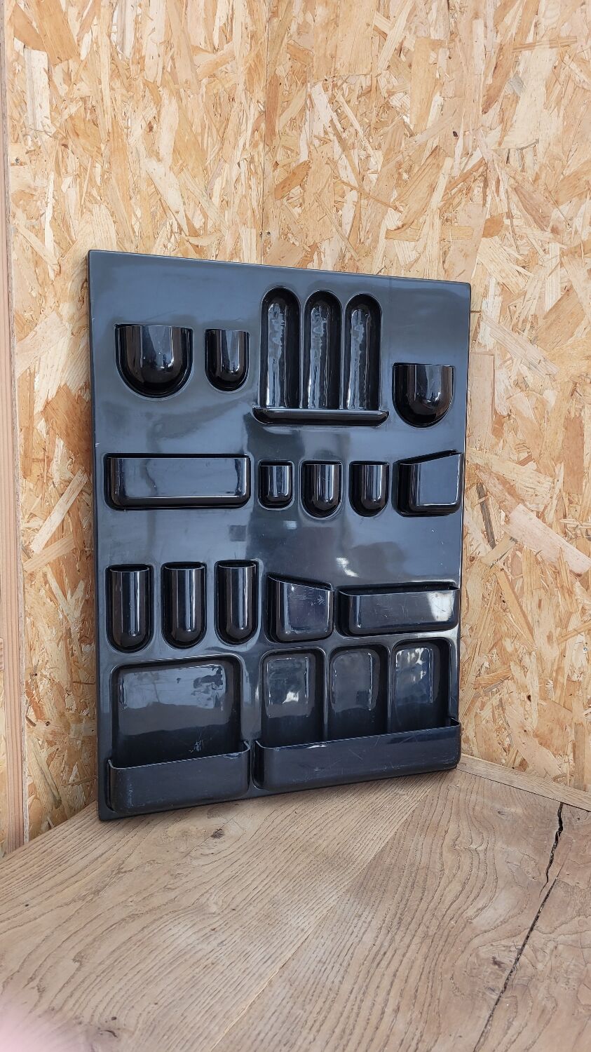 Wall organiser